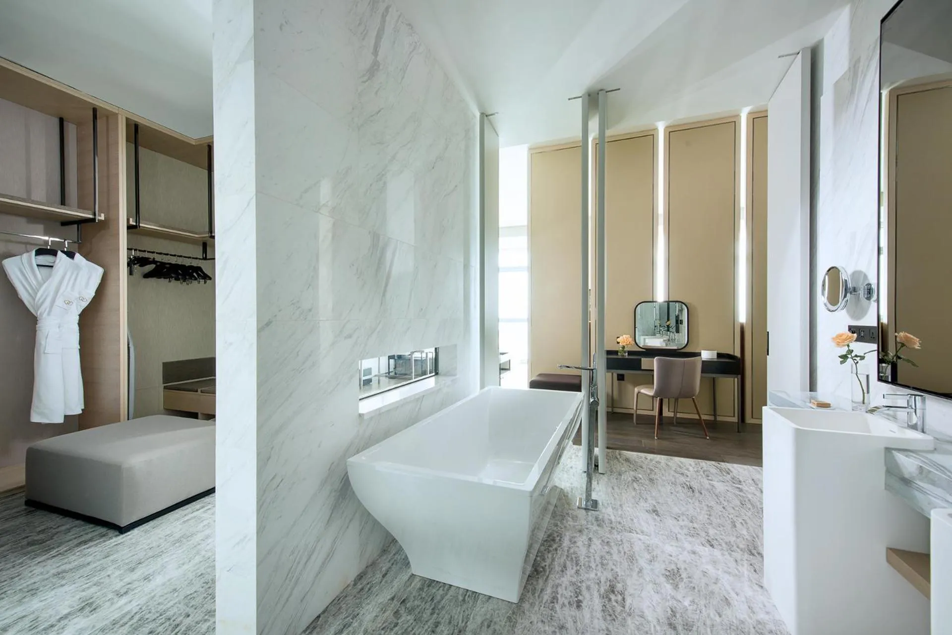 Bathroom, Bed in Sofitel Foshan Shunde