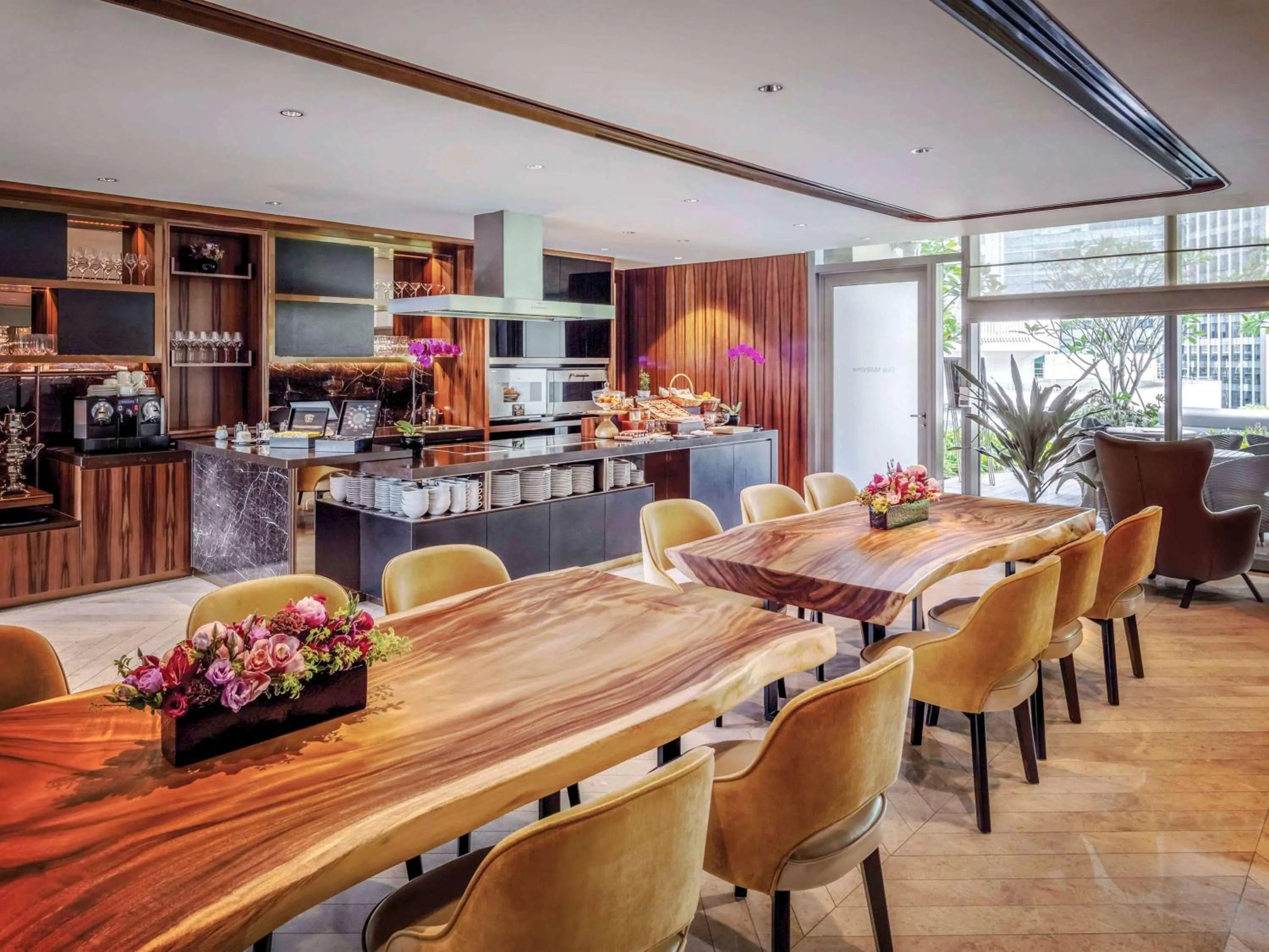 Restaurant/places to eat in Sofitel Singapore City Centre