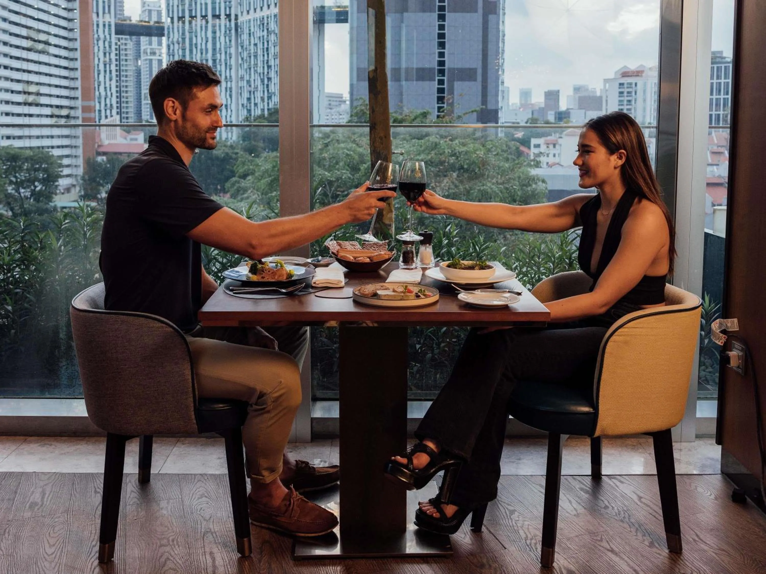 Restaurant/places to eat in Sofitel Singapore City Centre