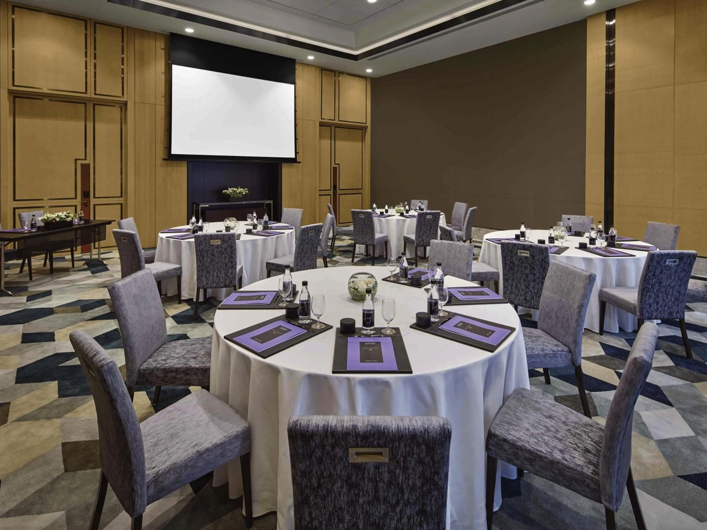 Meeting/conference room in Sofitel Singapore City Centre