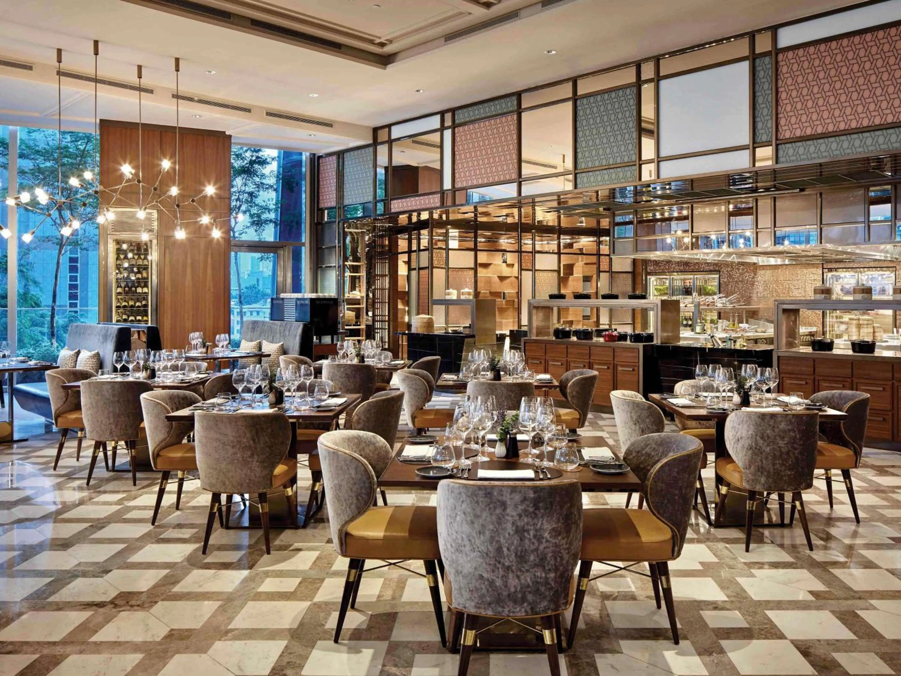 Restaurant/places to eat in Sofitel Singapore City Centre