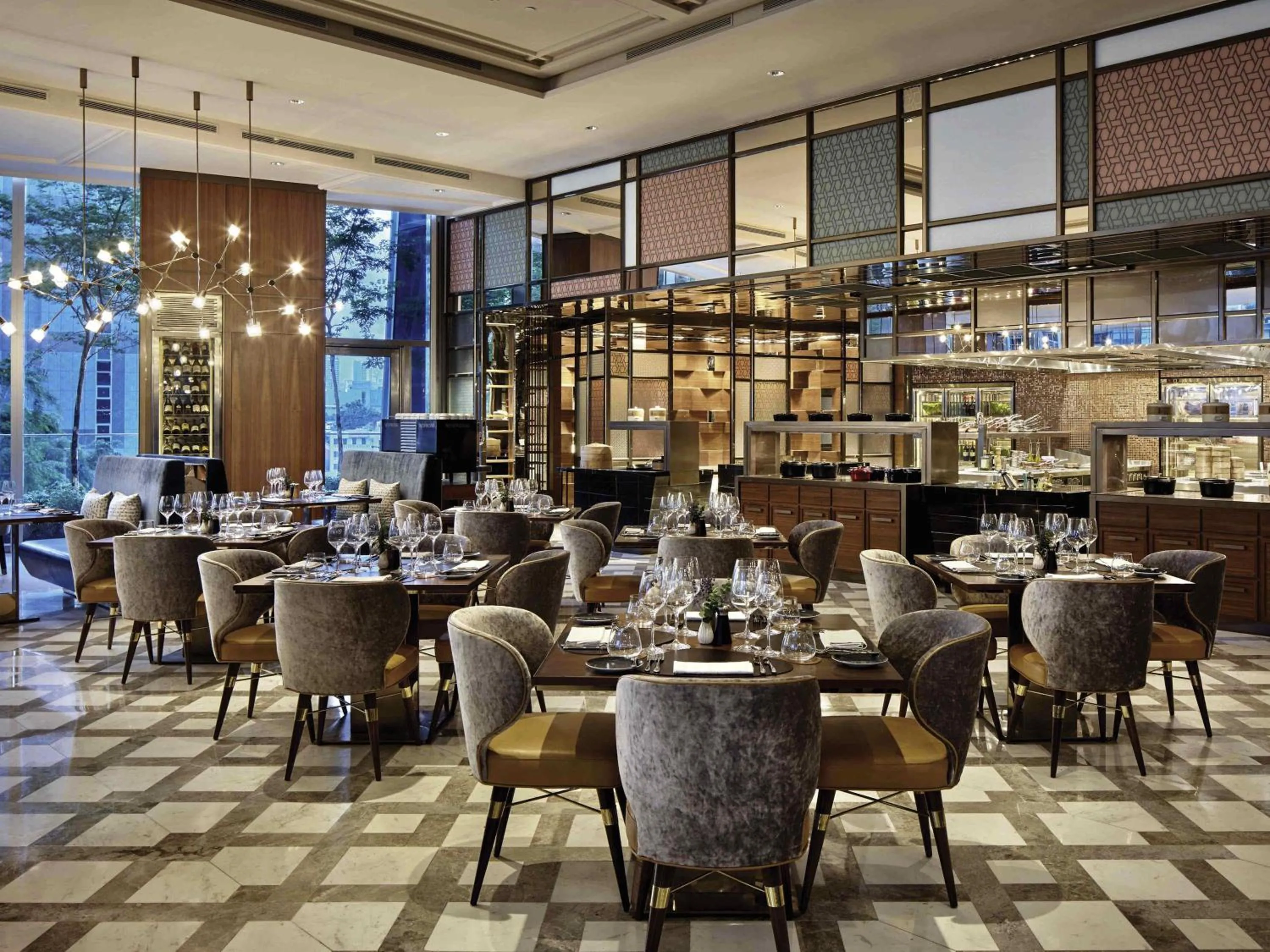 Restaurant/places to eat in Sofitel Singapore City Centre