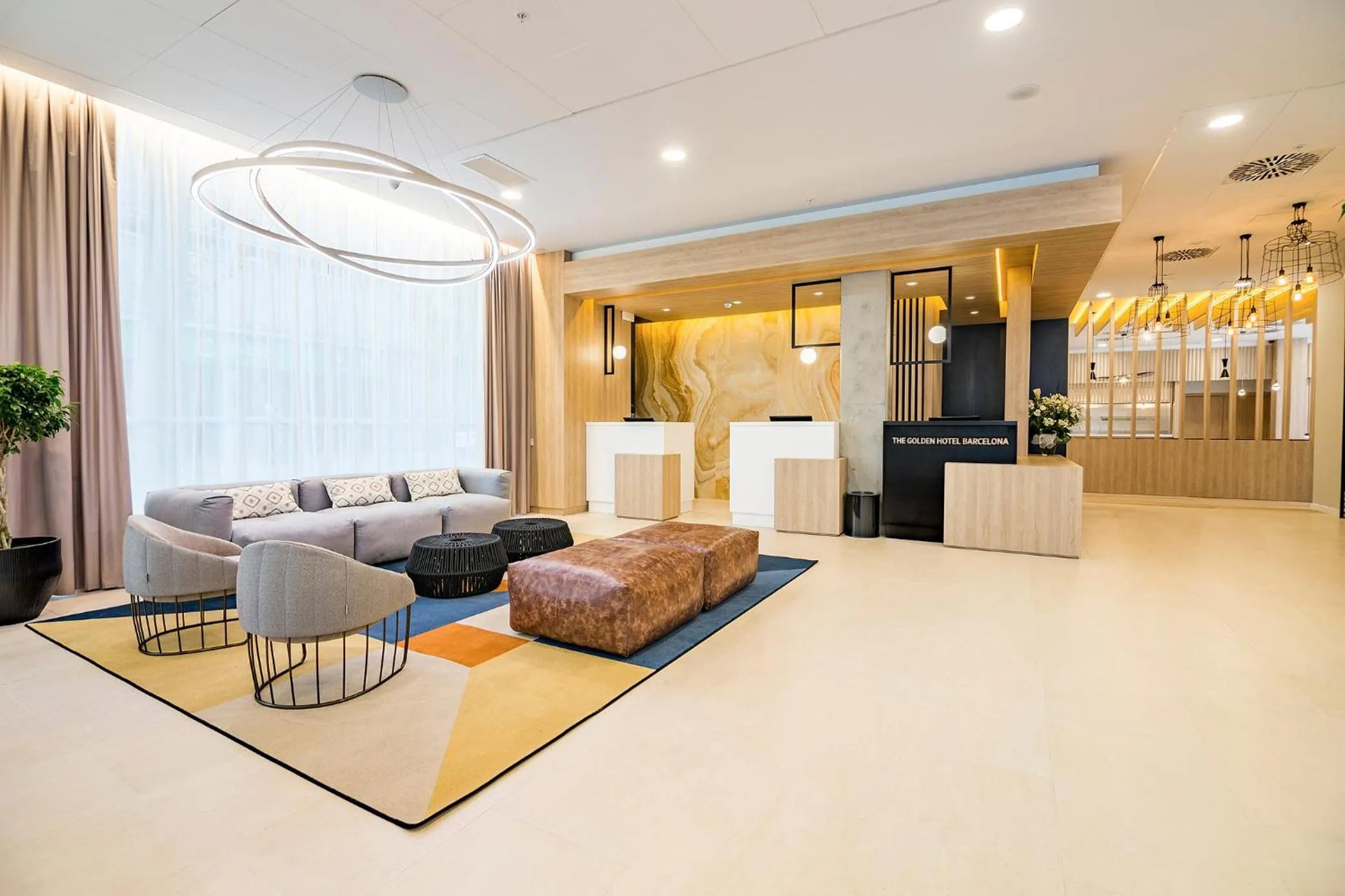 Lobby or reception in Golden Hotel Barcelona