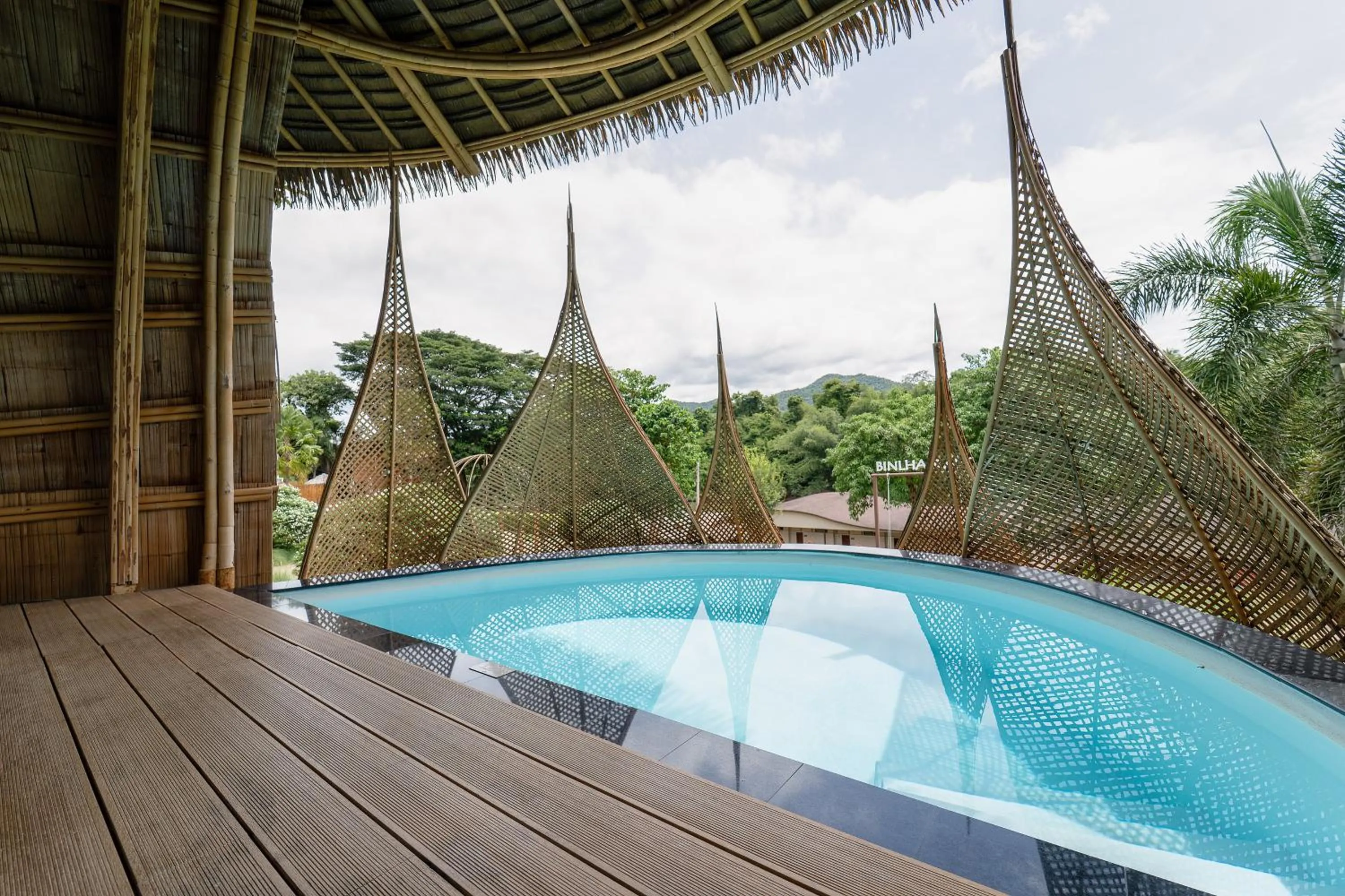 Swimming pool in Binlha Raft Resort