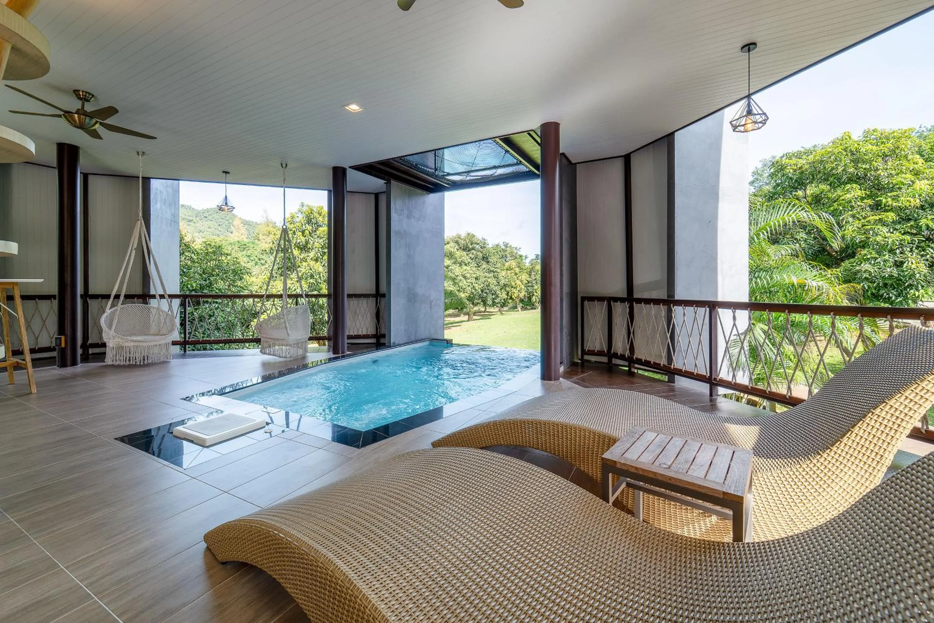 Swimming pool in Binlha Raft Resort