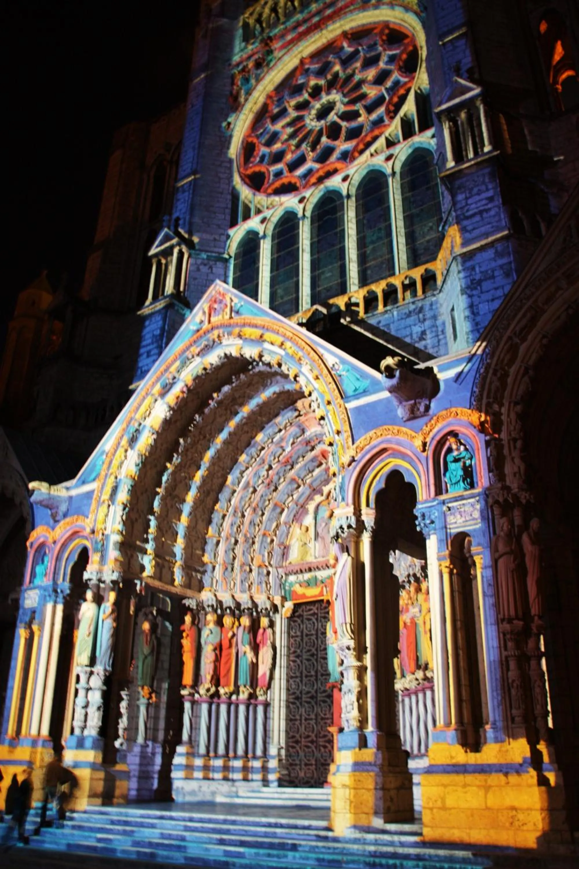 Nearby landmark in L'HÔTEL de CHARTRES