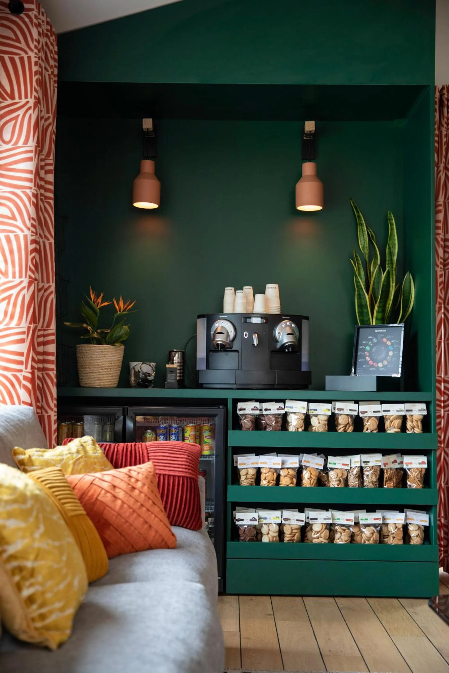 Lobby or reception in Hôtel Résidence Les Pins Galants