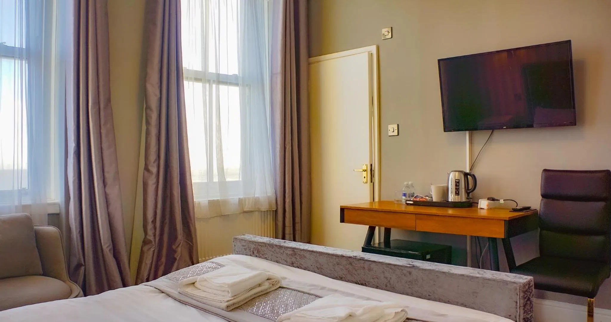 Bedroom, Bed in The Pier Hotel