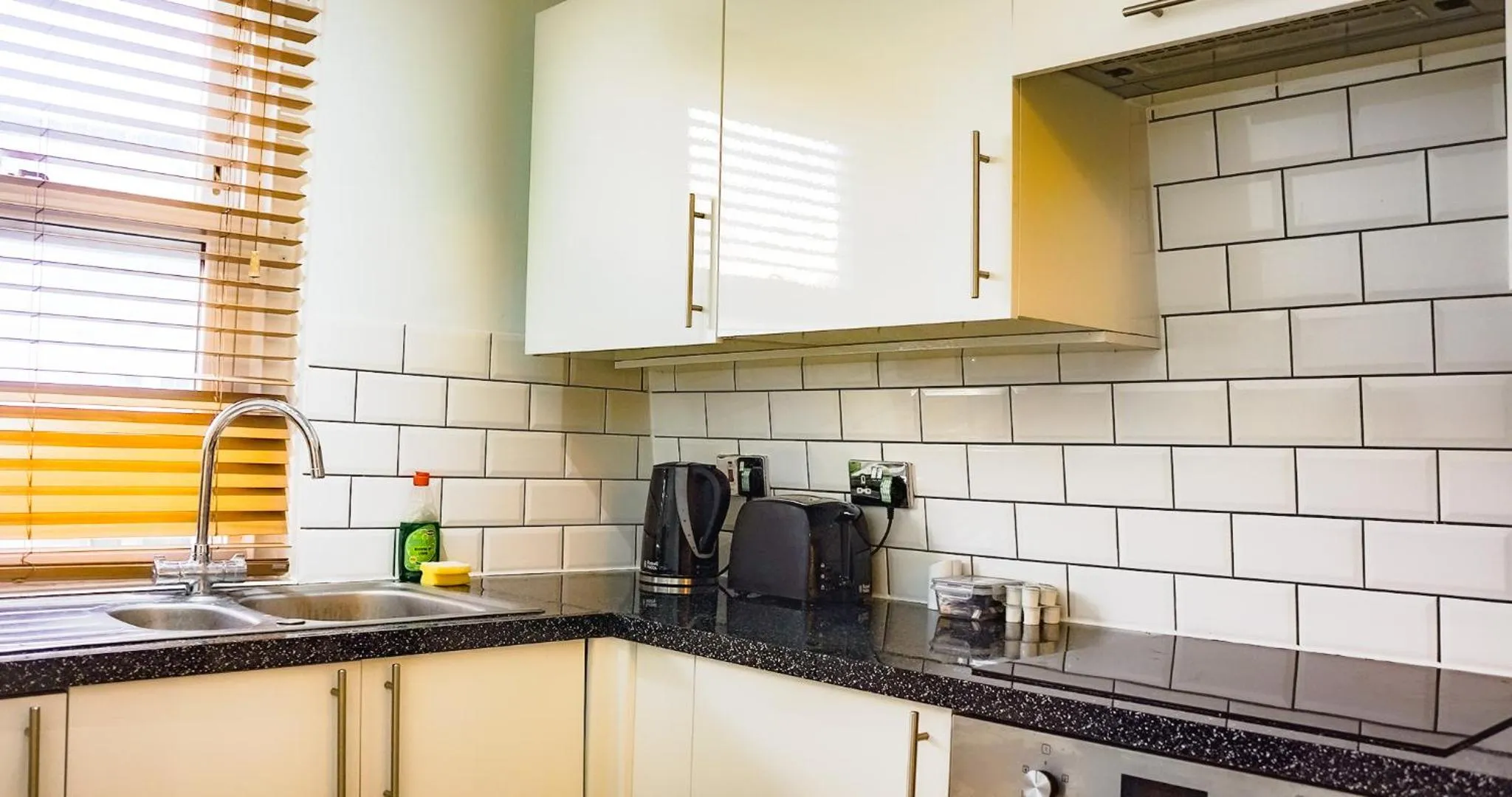 Kitchen or kitchenette in The Pier Hotel