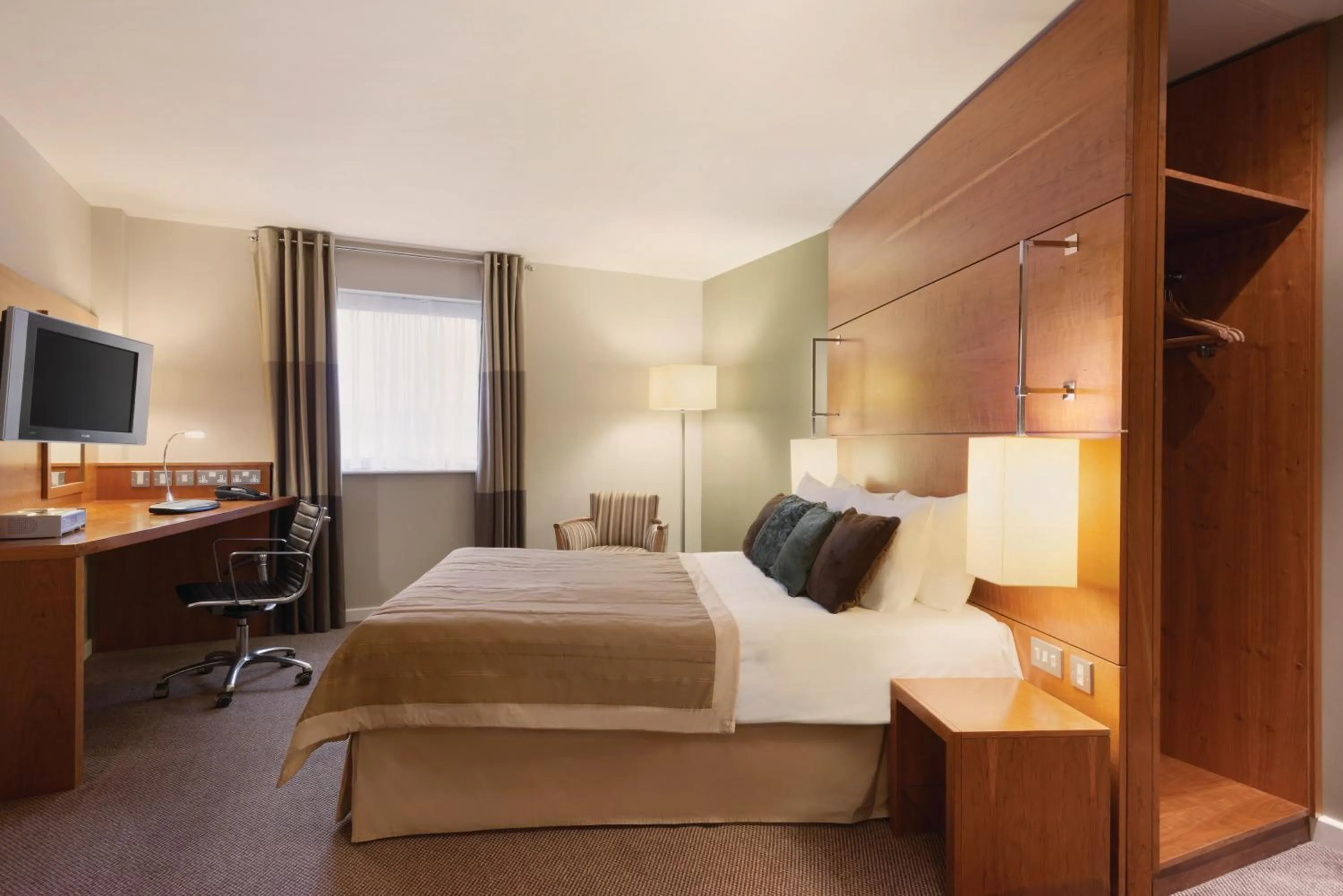 Bed in Ramada Plaza Wrexham