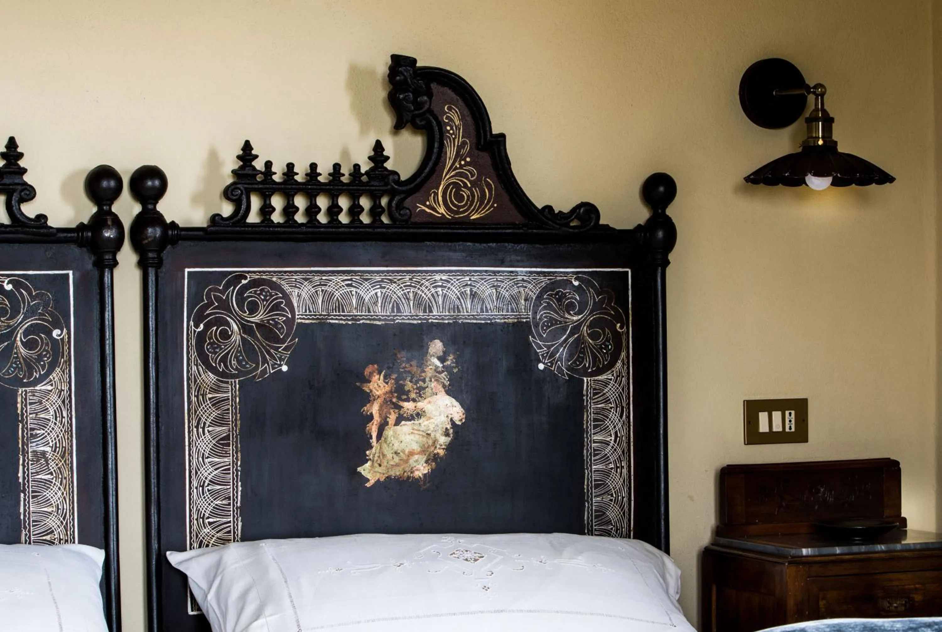 Decorative detail, Bed in Baglio Giammaccaro