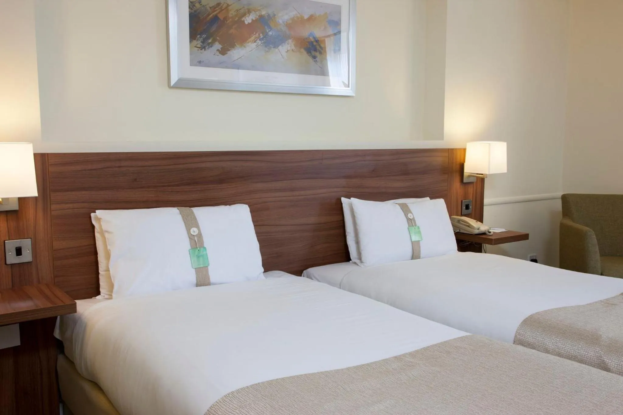 Photo of the whole room, Bed in Holiday Inn Leeds-Wakefield M1 Jct40 by IHG