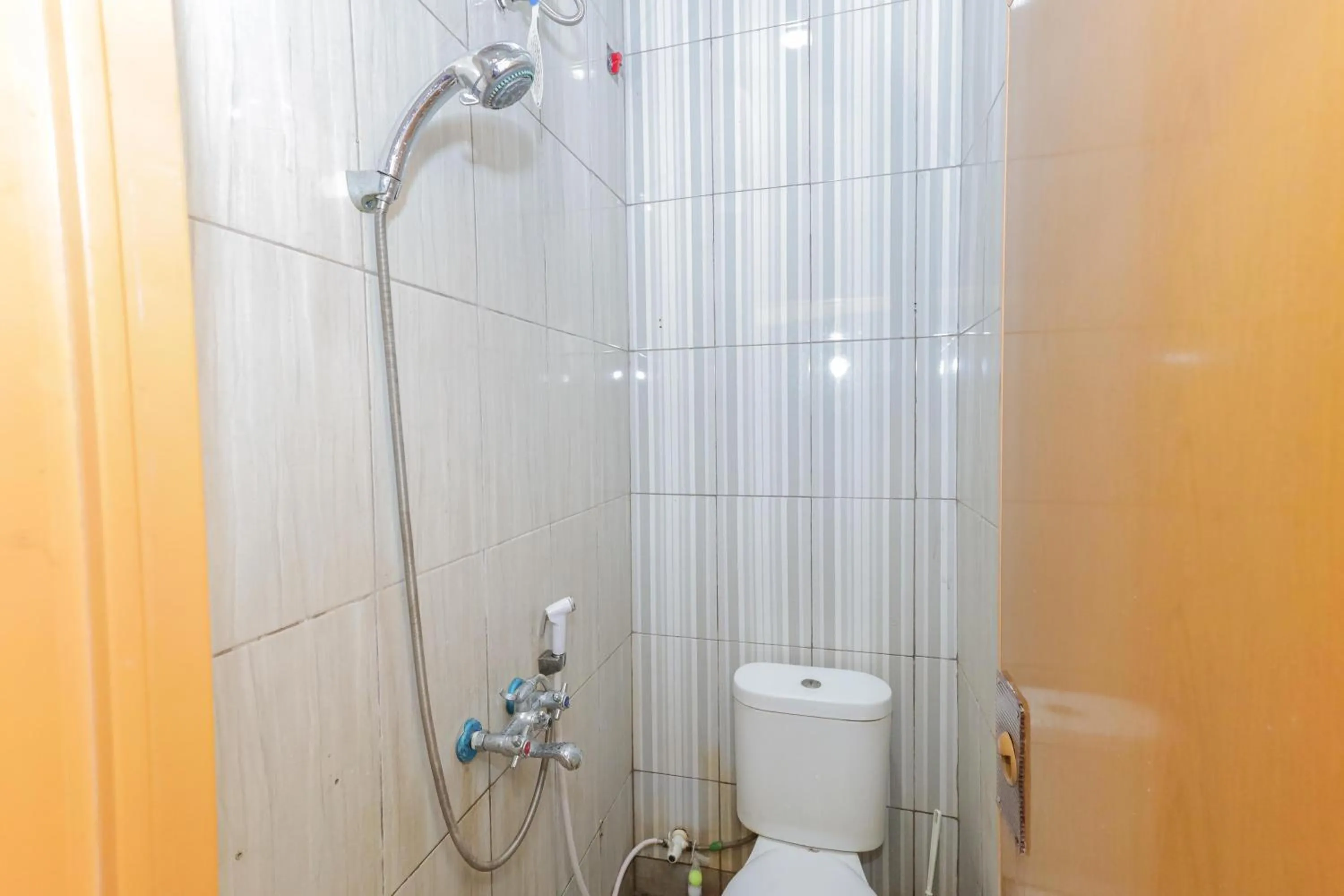 Bathroom in RedDoorz Syariah near Stasiun Karet