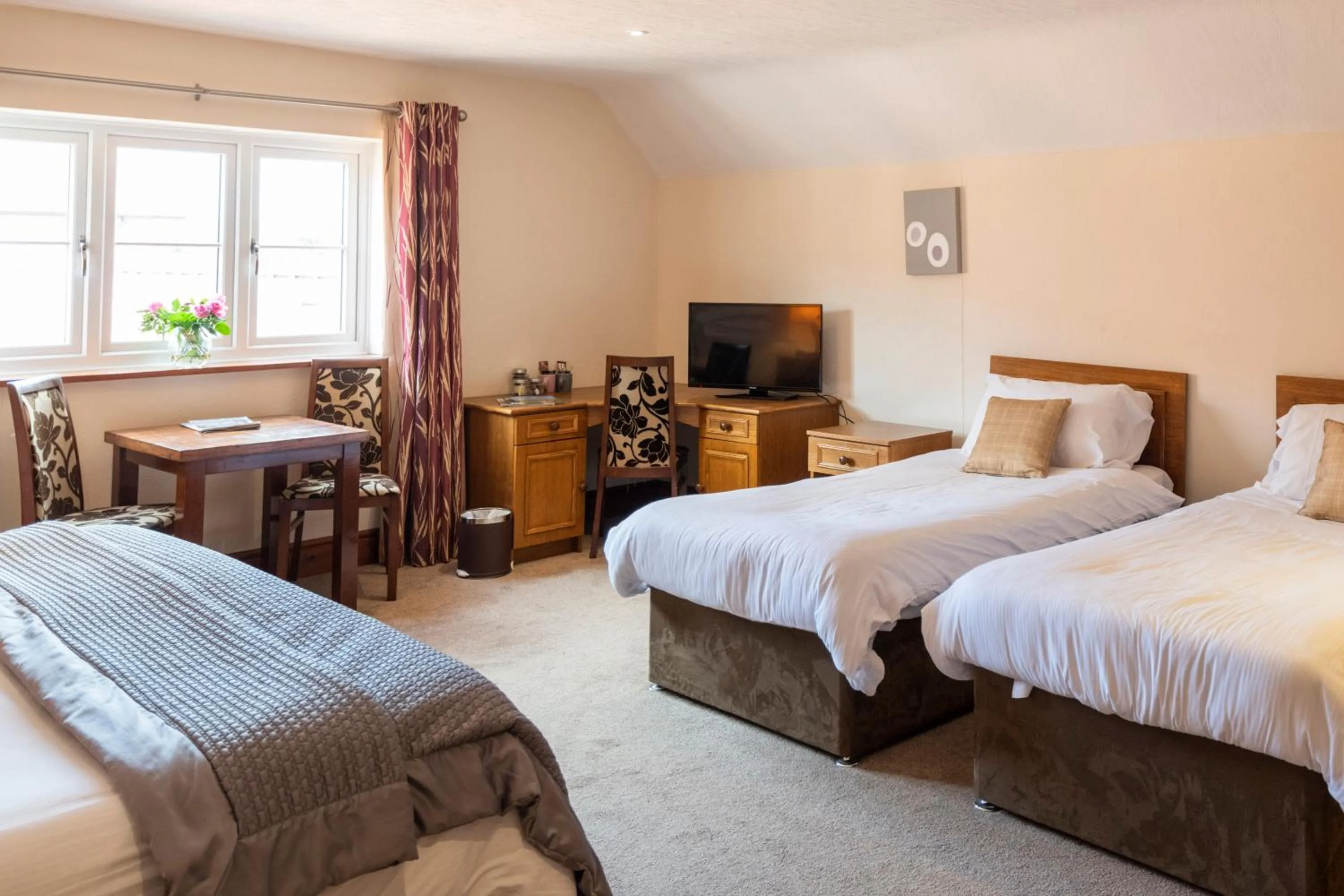 Bed in The Stratford Park Hotel & Golf Club