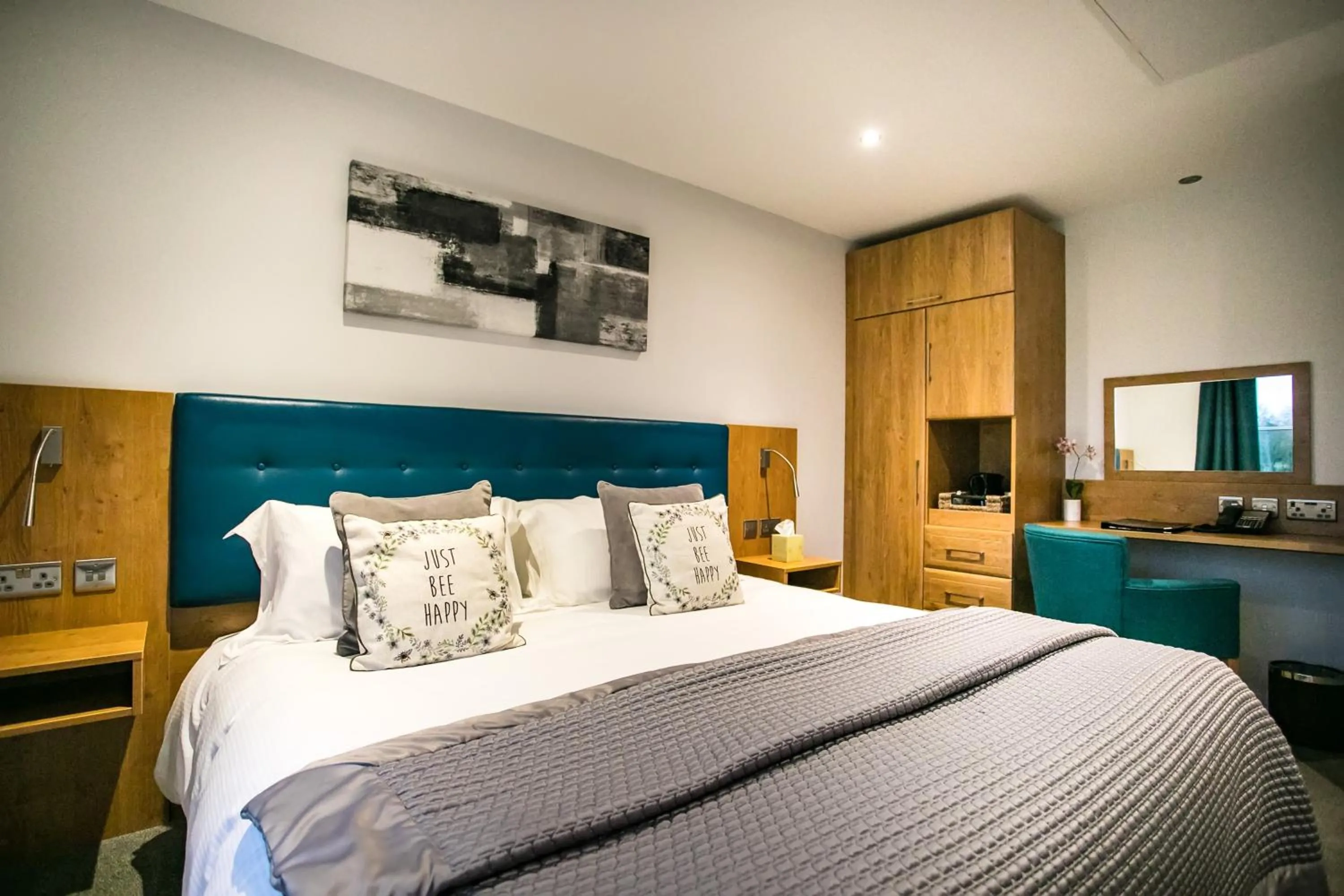 Bed in The Stratford Park Hotel & Golf Club