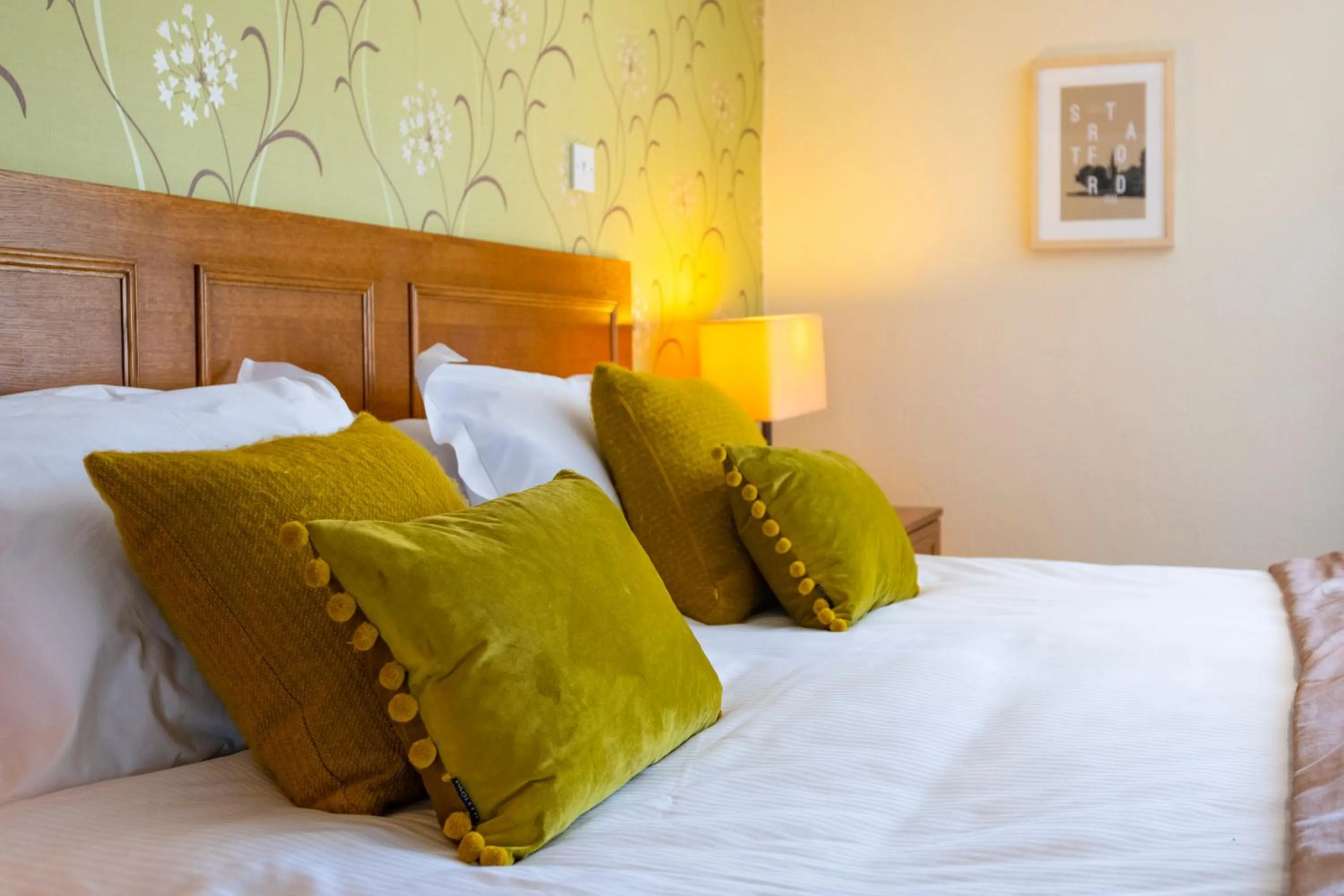 Bed in The Stratford Park Hotel & Golf Club