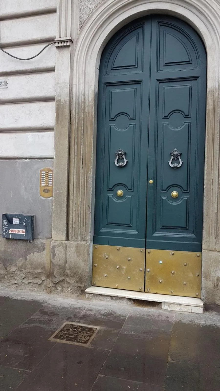 Facade/entrance in Sangiò Guest House