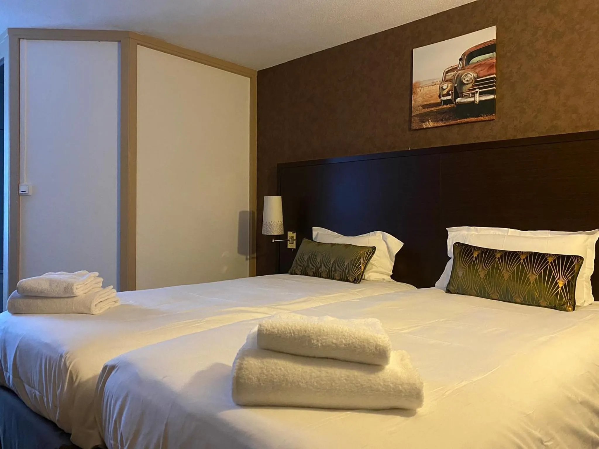 Bedroom, Bed in SHELDER Hôtel - CHERBOURG EN COTENTIN - Equeurdreville