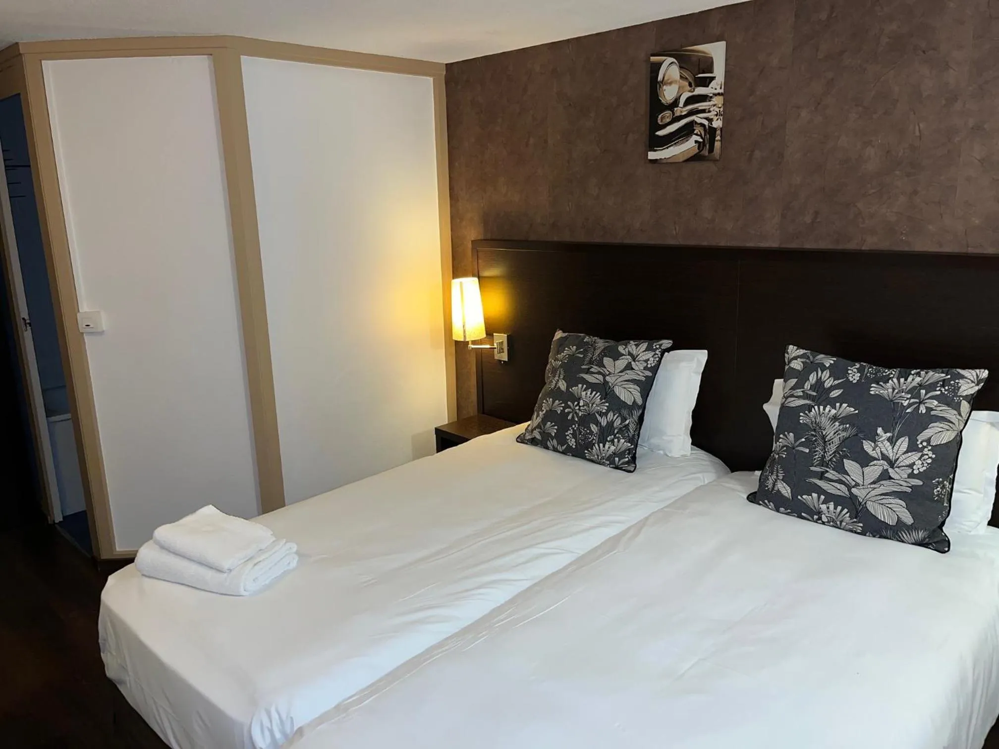 Bedroom, Bed in SHELDER Hôtel - CHERBOURG EN COTENTIN - Equeurdreville