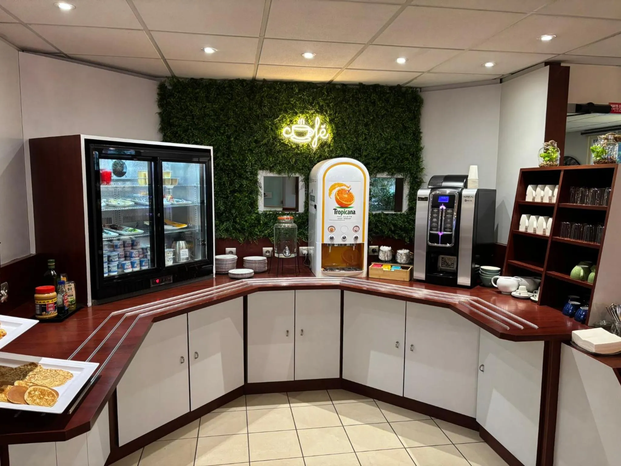 Buffet breakfast in Kyriad Bordeaux Lormont