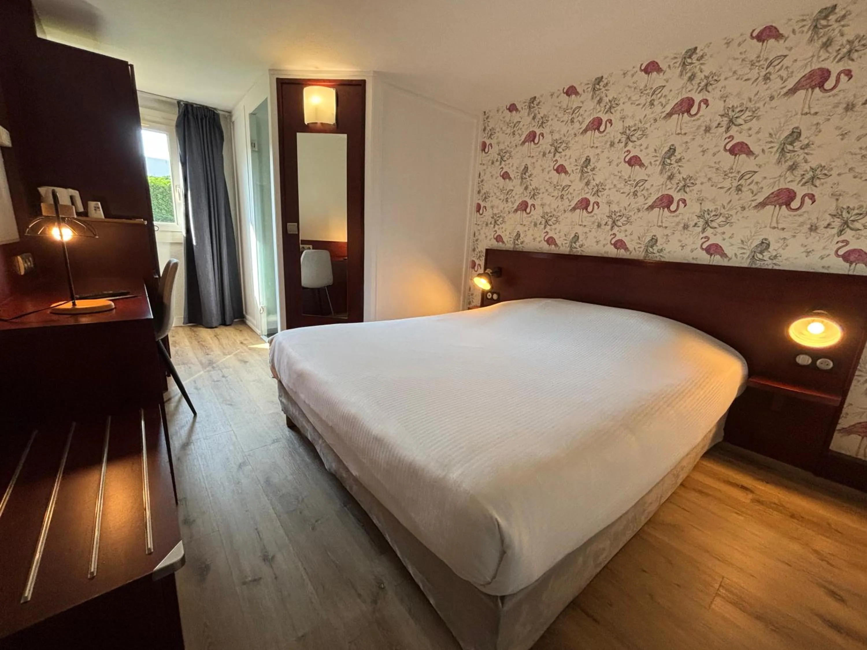 Bedroom, Bed in Kyriad Bordeaux Lormont