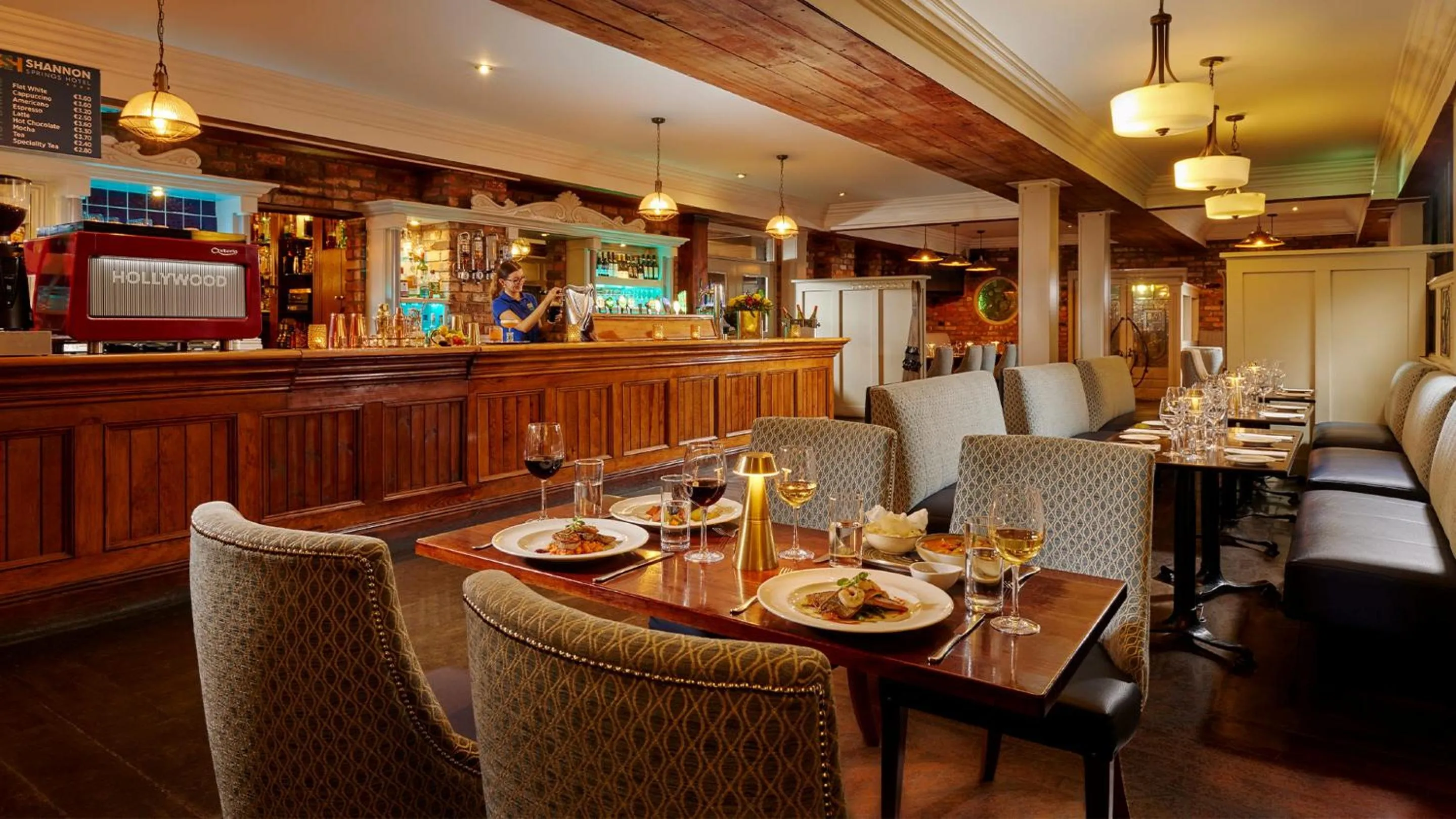 Restaurant/places to eat in Shannon Springs Hotel