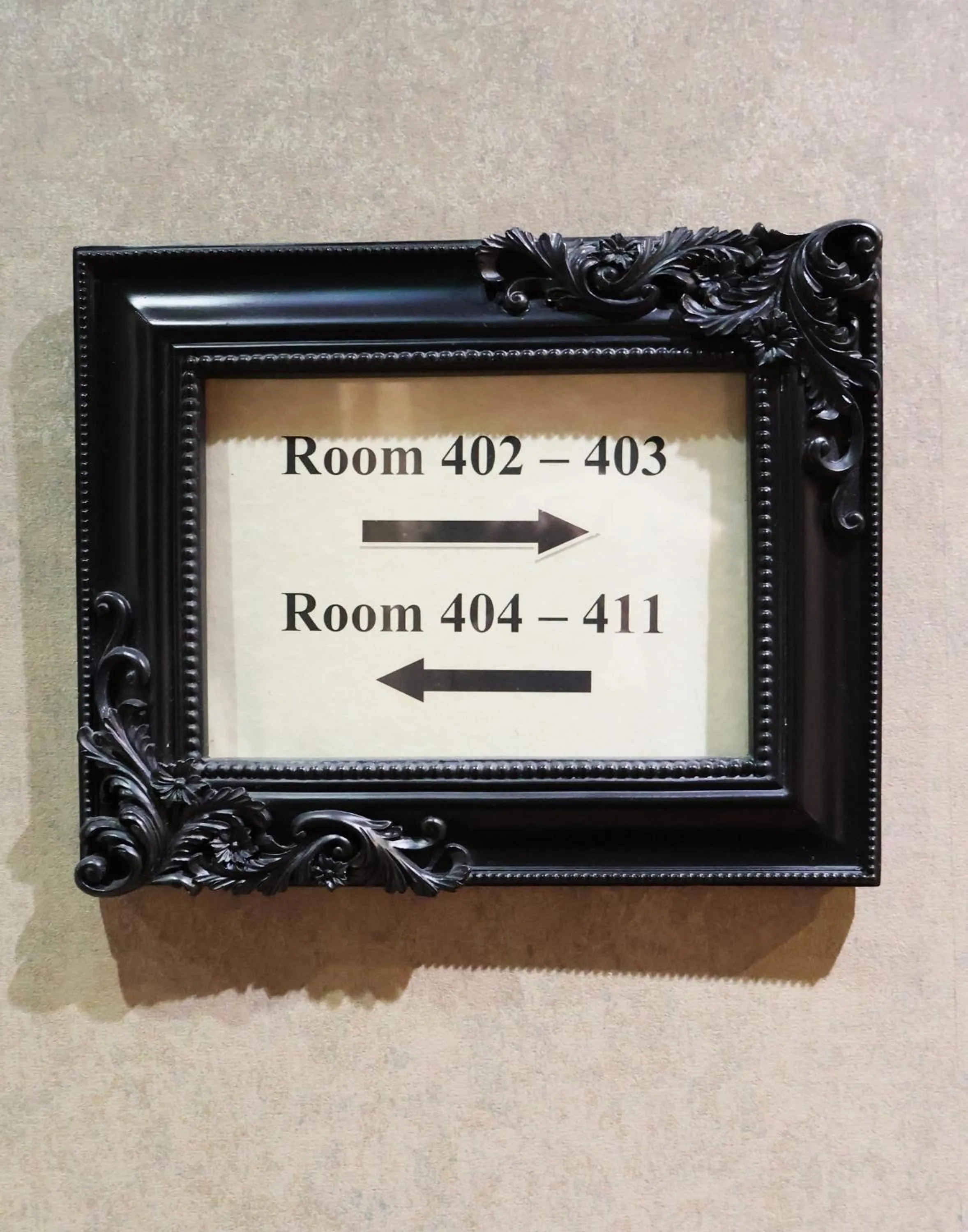 Text overlay in Dreamtel London Kensington