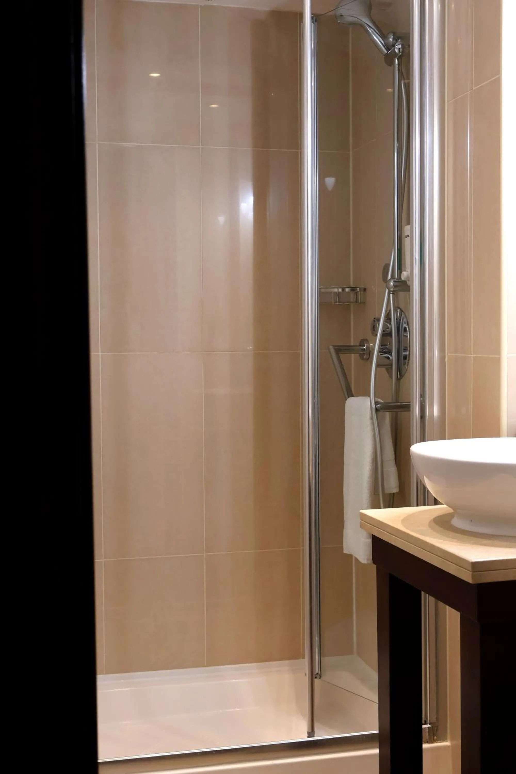 Shower in Dreamtel London Kensington