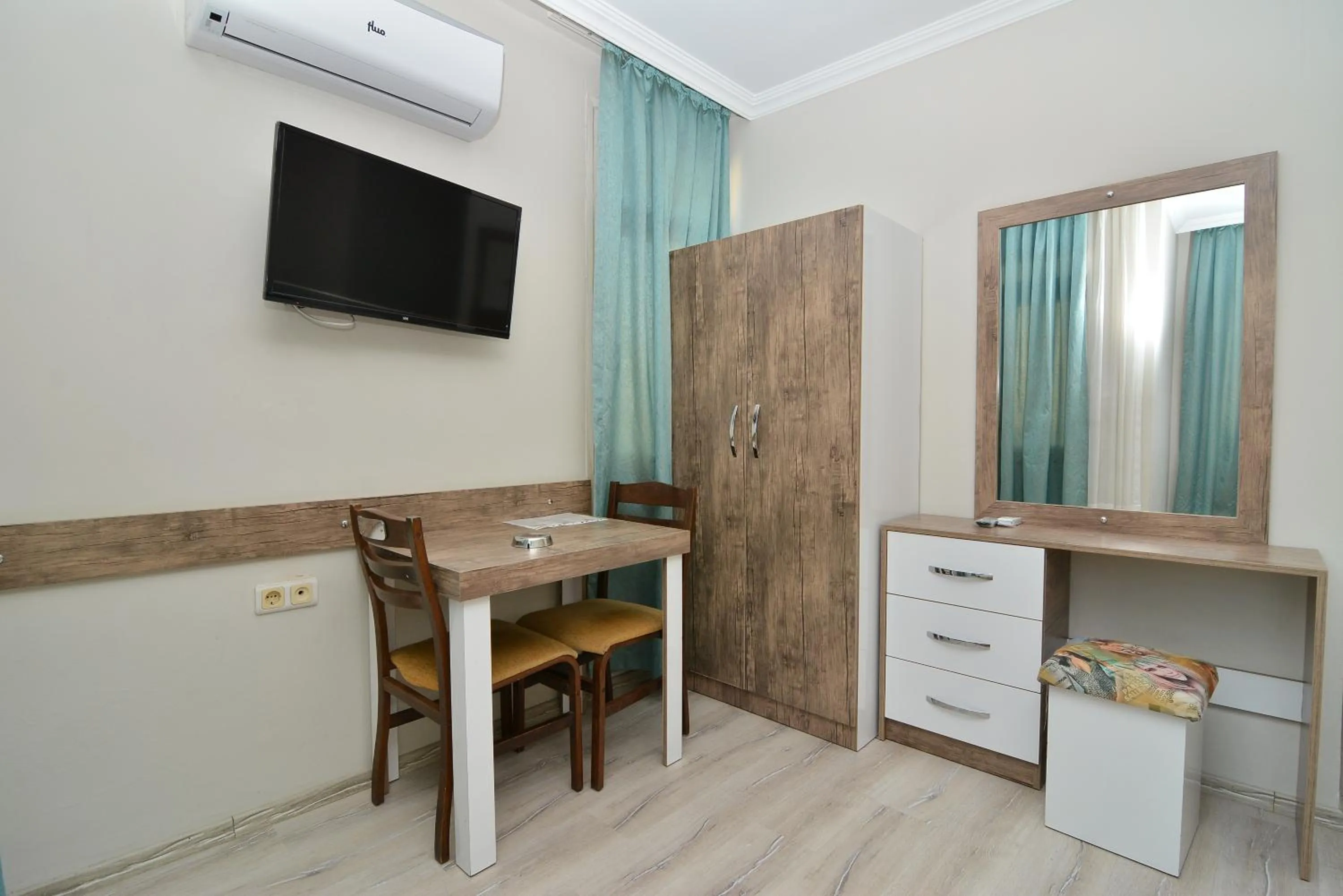 TV and multimedia in Cleopatra King Apart