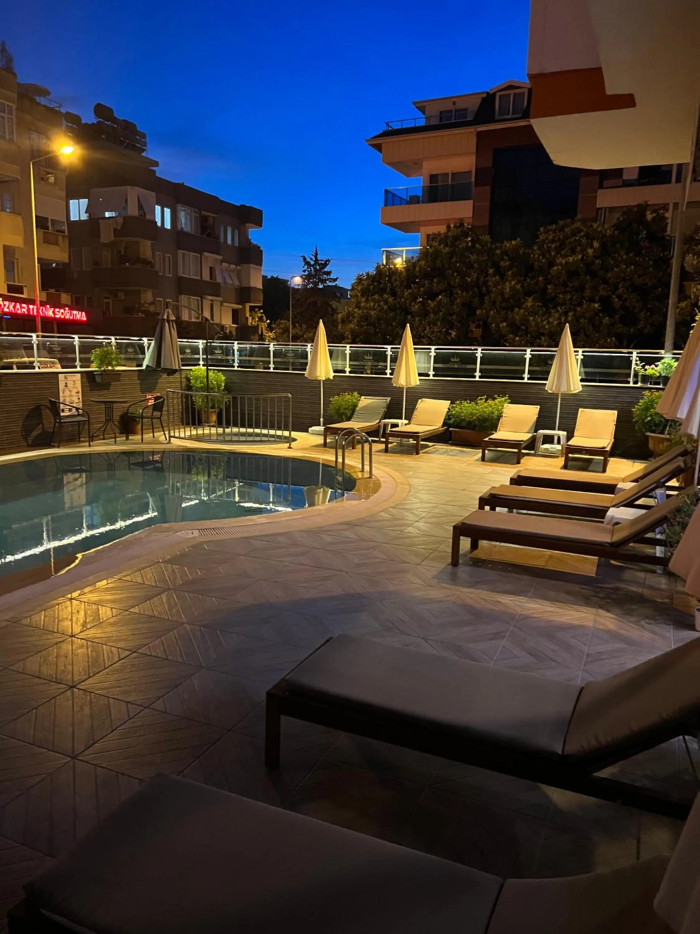 Night in Cleopatra King Apart