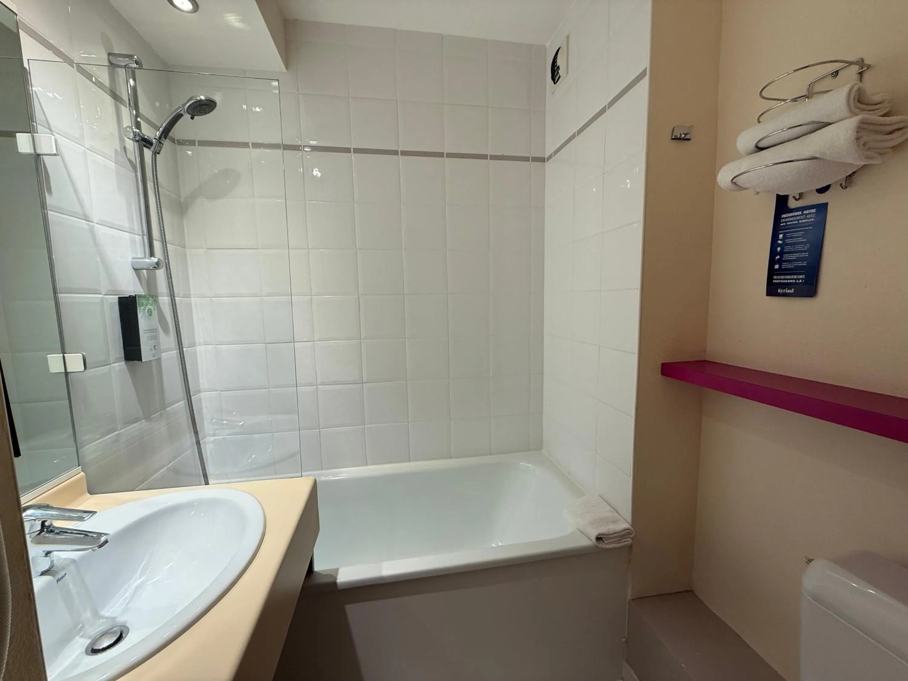 Shower in Kyriad Rennes Sud - Cesson Chantepie