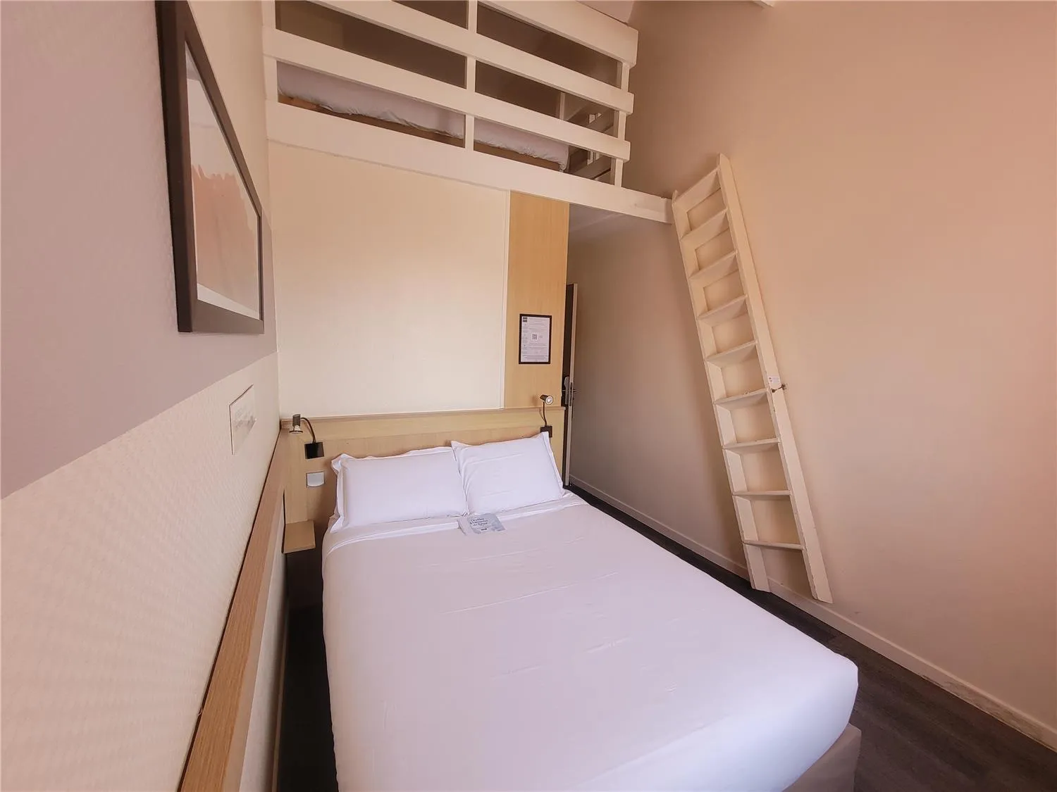 Bedroom, Bed in Kyriad Rennes Sud - Cesson Chantepie