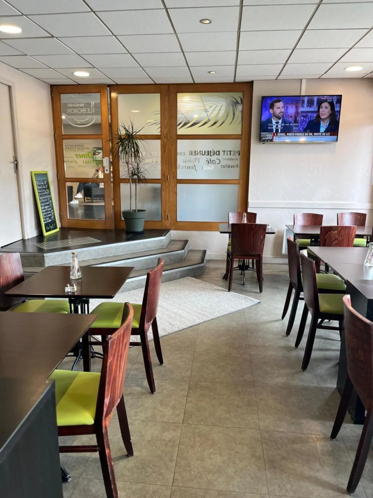 Restaurant/places to eat in Kyriad Rennes Sud - Cesson Chantepie