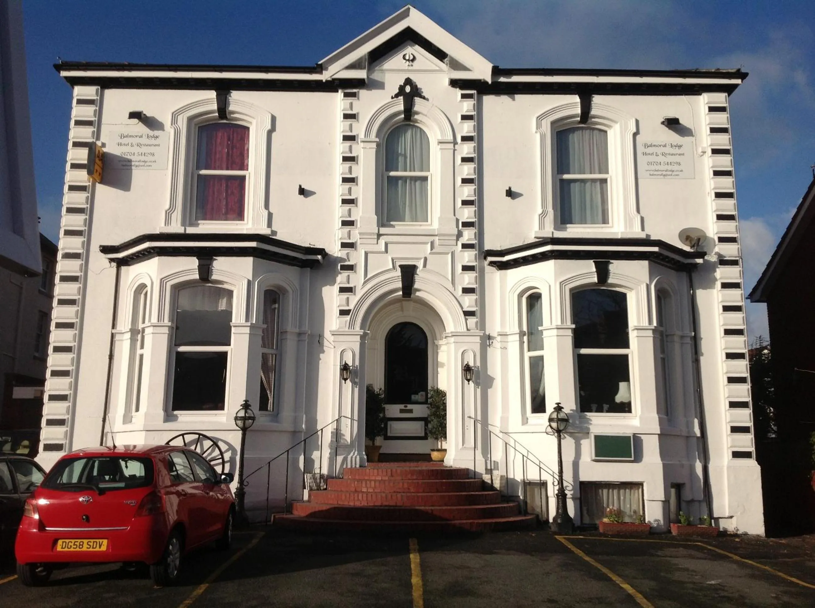 Facade/entrance in Balmoral Lodge Hotel