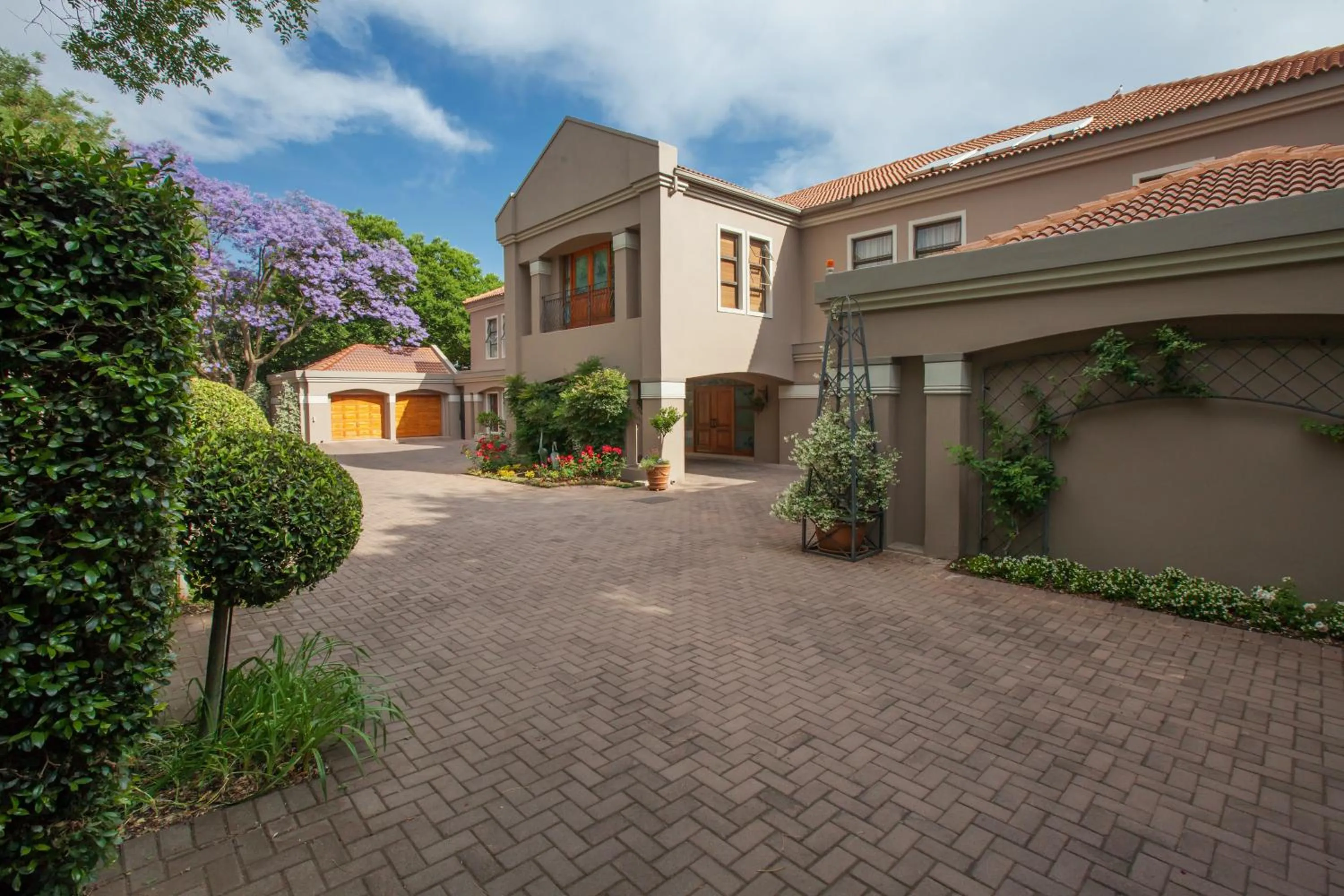 Facade/entrance in 58 On Hume