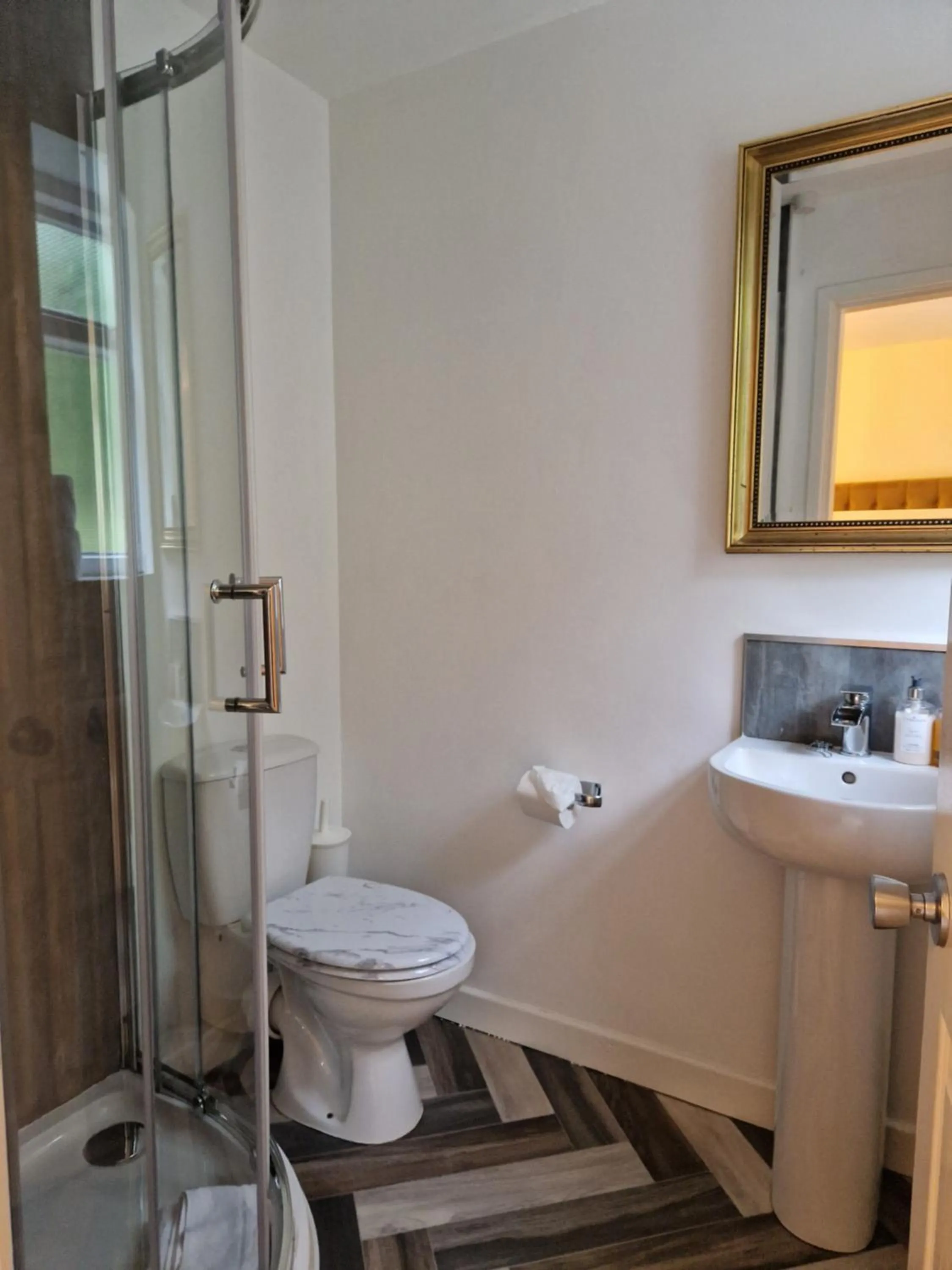 Shower in Y Branwen Restaurant & Rooms - Adult Only and Dog Friendly