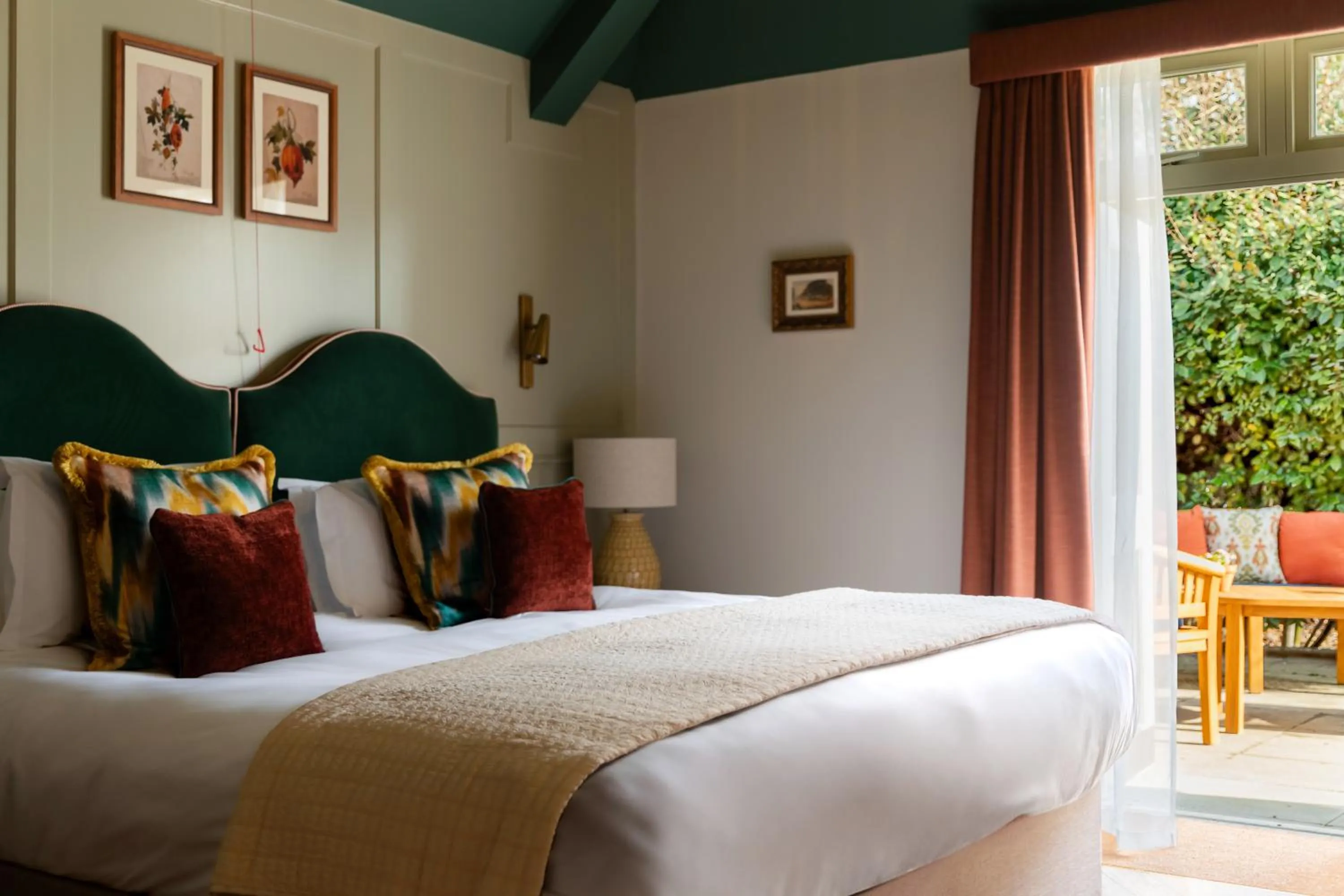 Bedroom, Bed in Coach & Horses Hotel