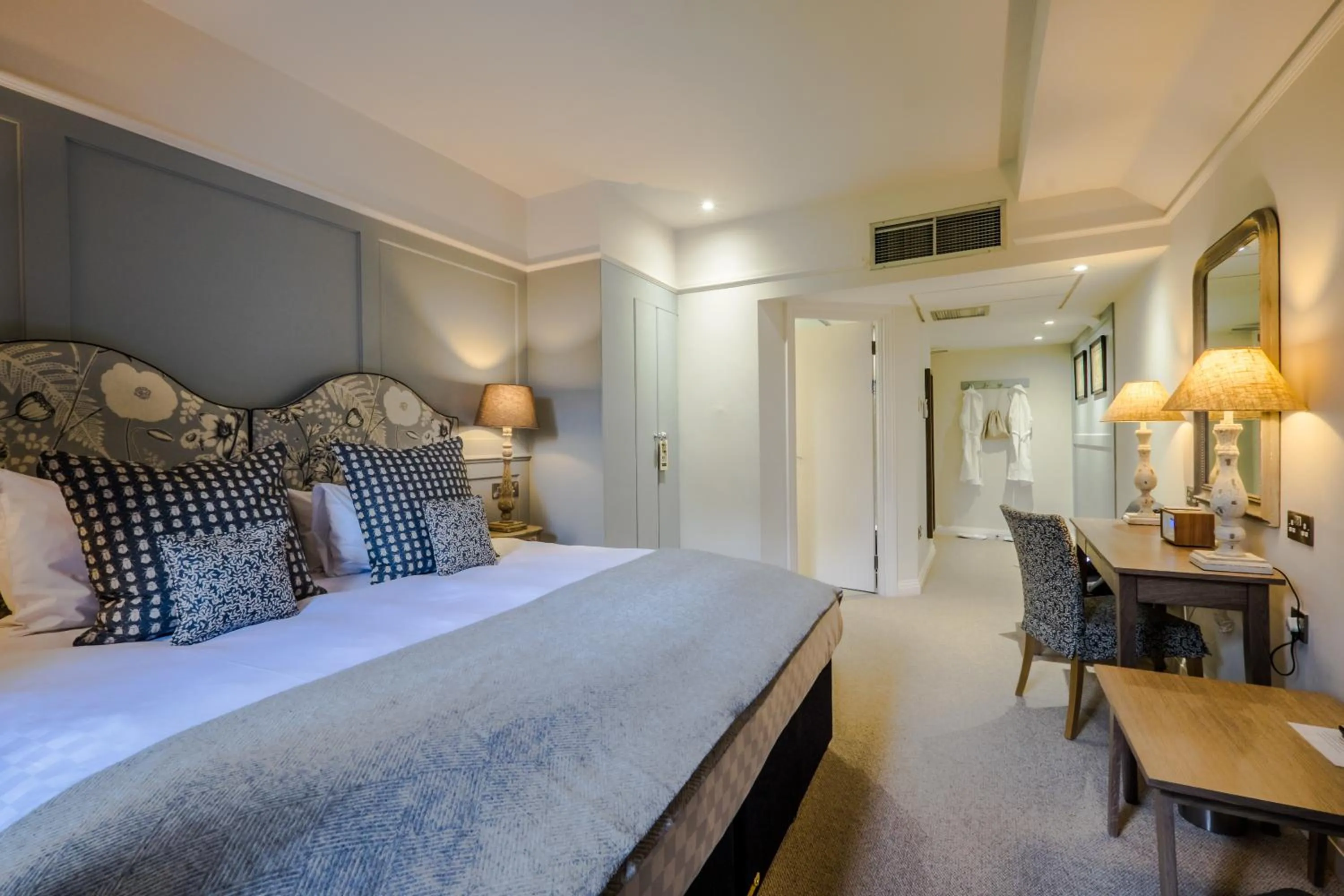 Bathroom, Bed in Coach & Horses Hotel