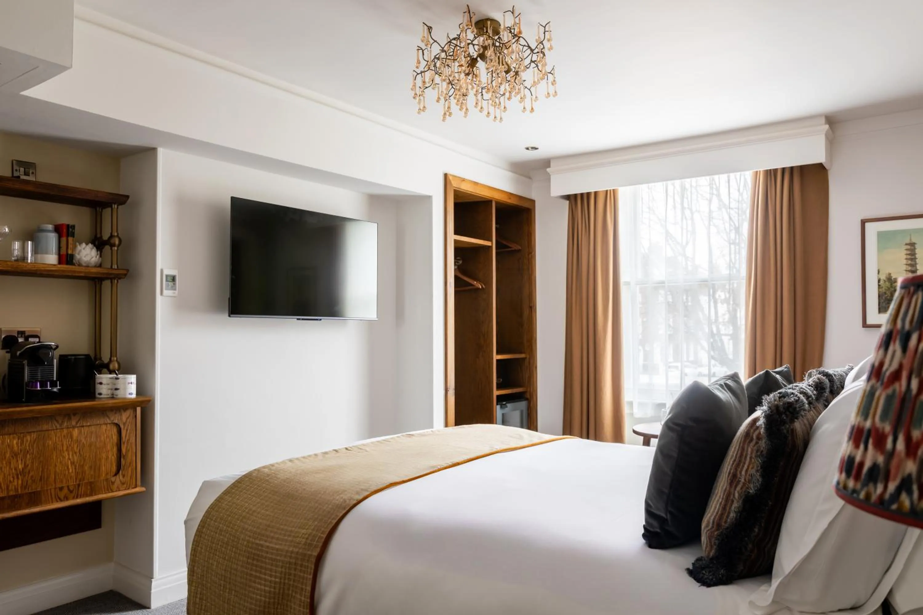 Bedroom, Bed in Coach & Horses Hotel