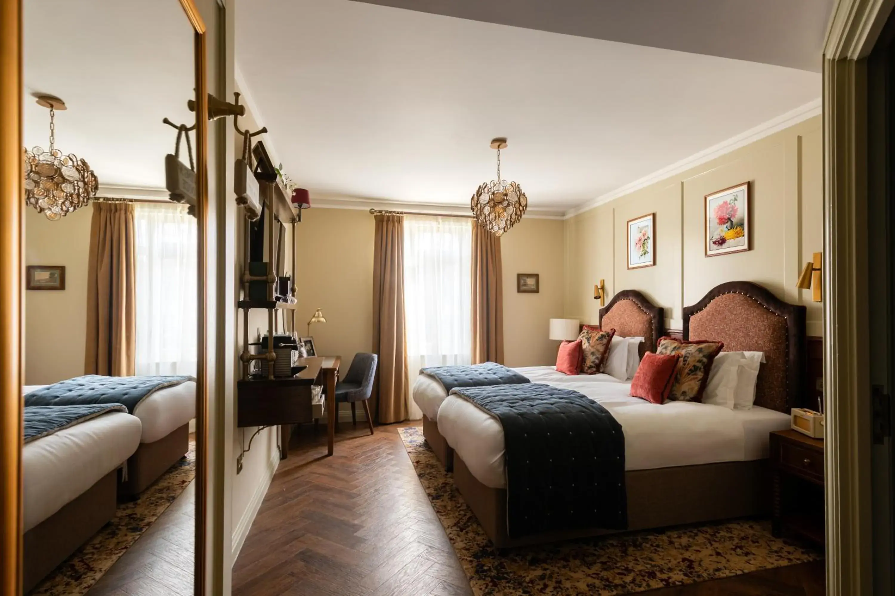 Deluxe Twin Room in Coach & Horses Hotel Deluxe Twin Room in Coach & Horses Hotel