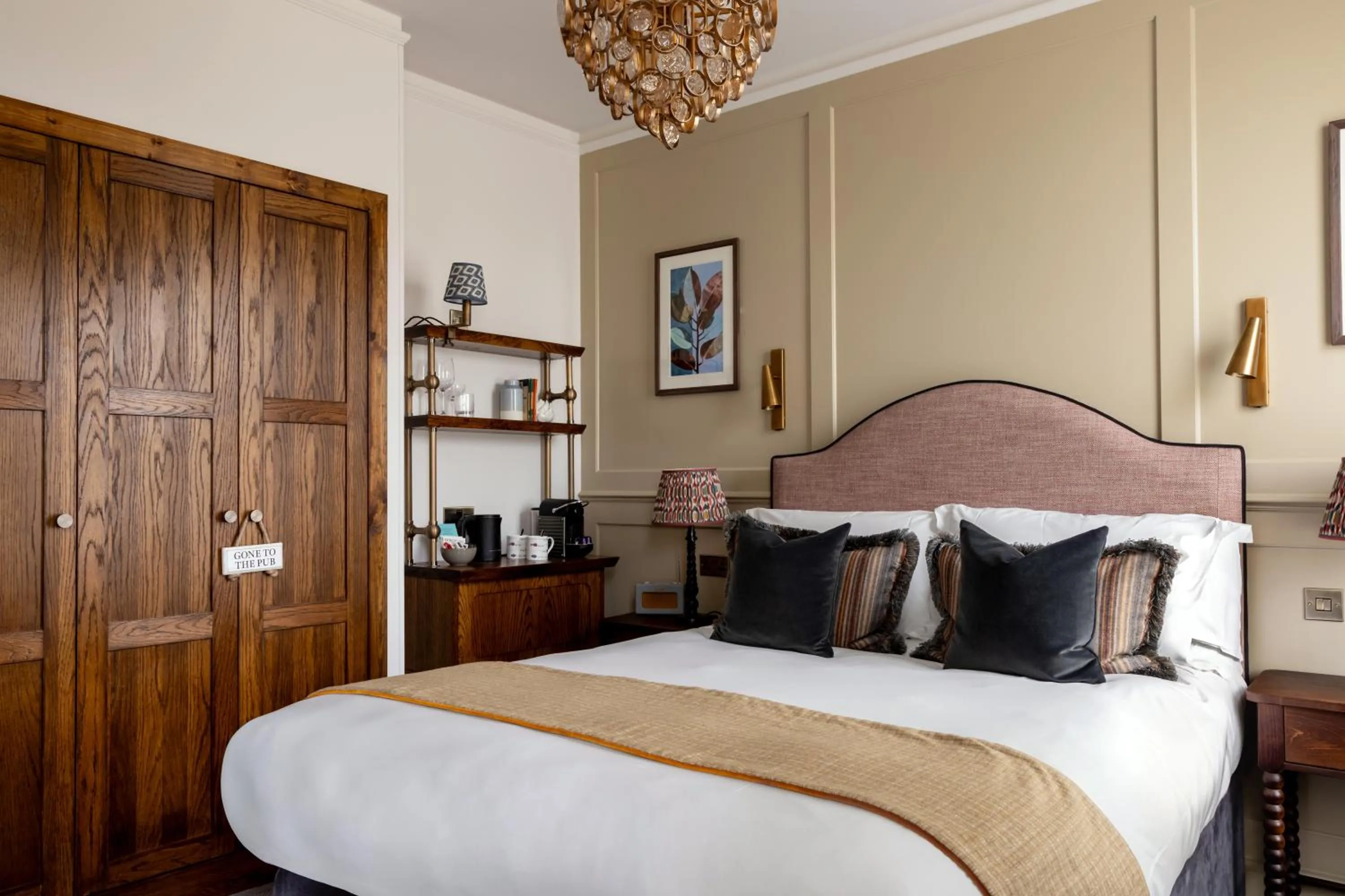 Bedroom, Bed in Coach & Horses Hotel