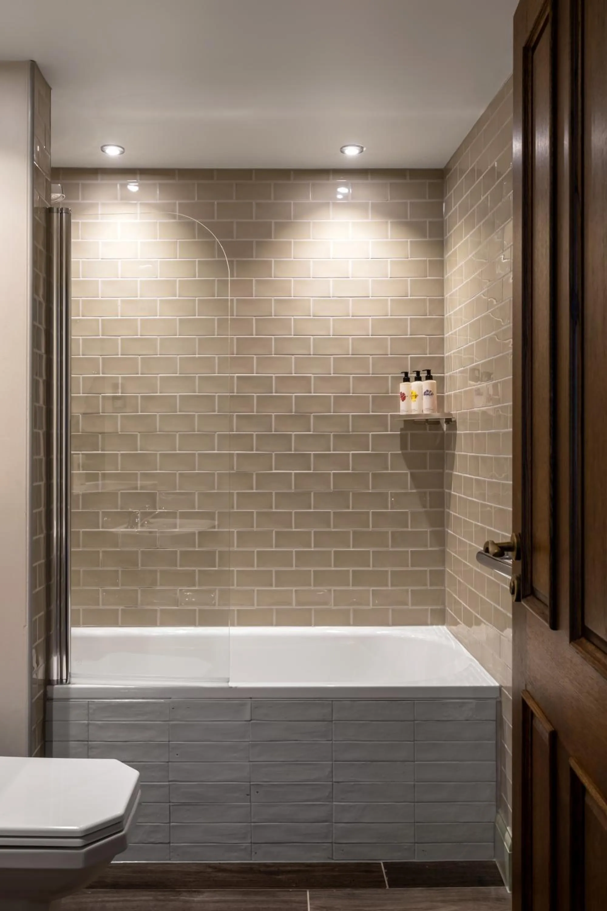 Bathroom in Coach & Horses Hotel