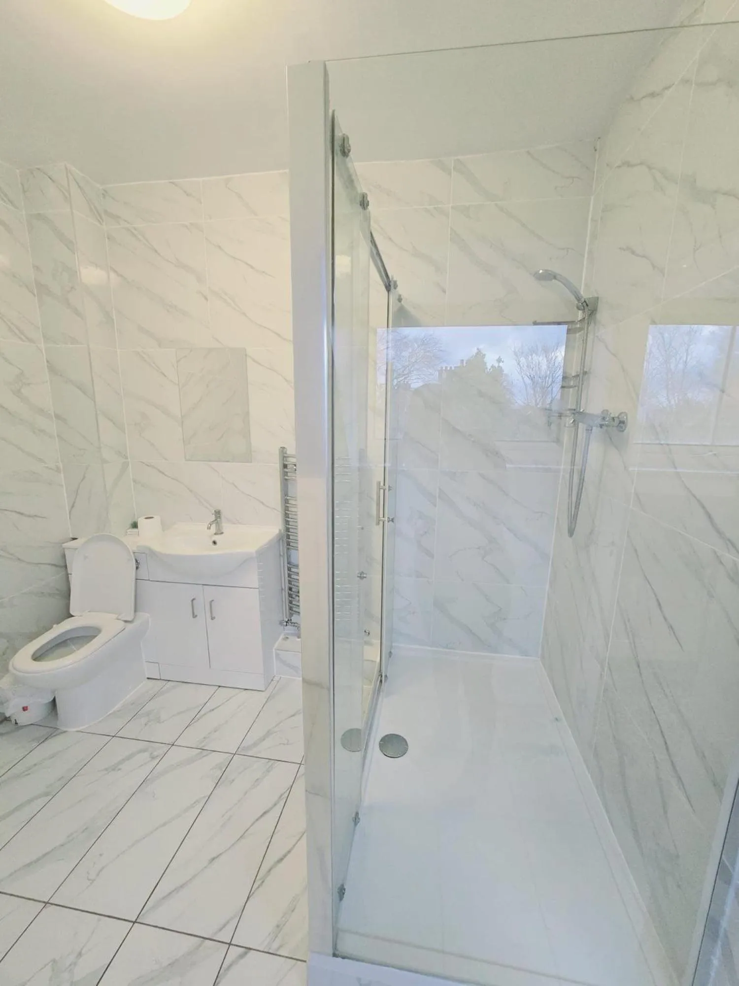 Bathroom in Kingswood Hotel