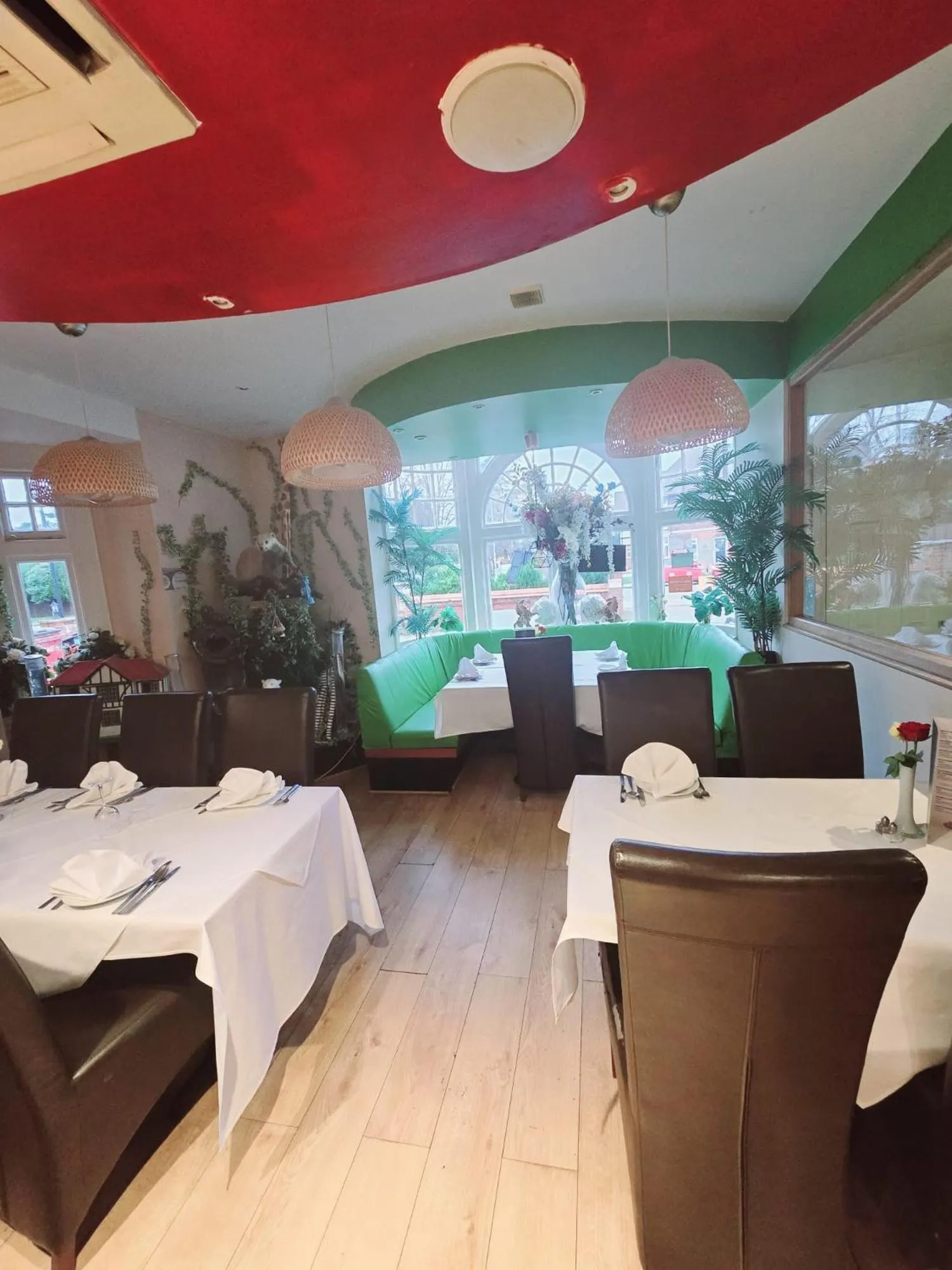 Restaurant/places to eat in Kingswood Hotel