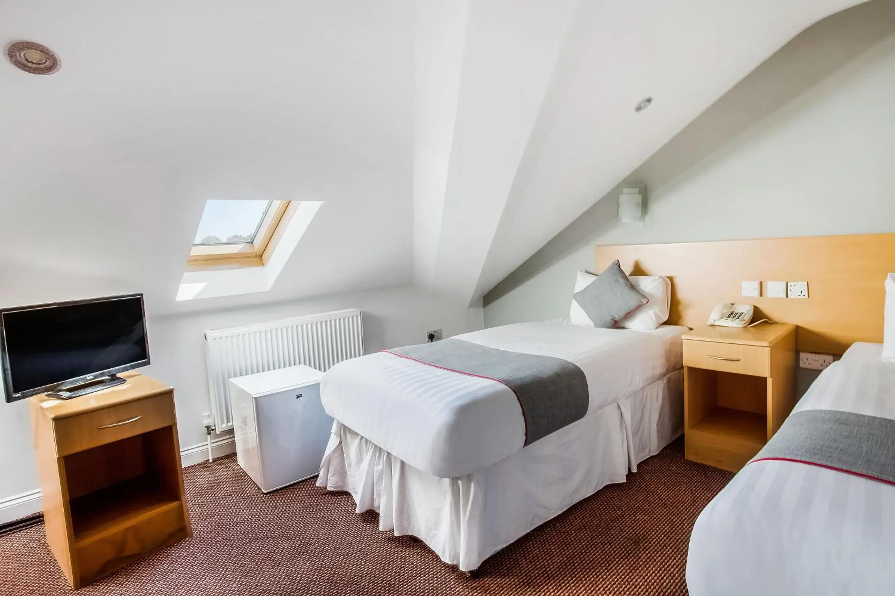 Standard Twin Room in OYO London Guest House Standard Twin Room in OYO London Guest House