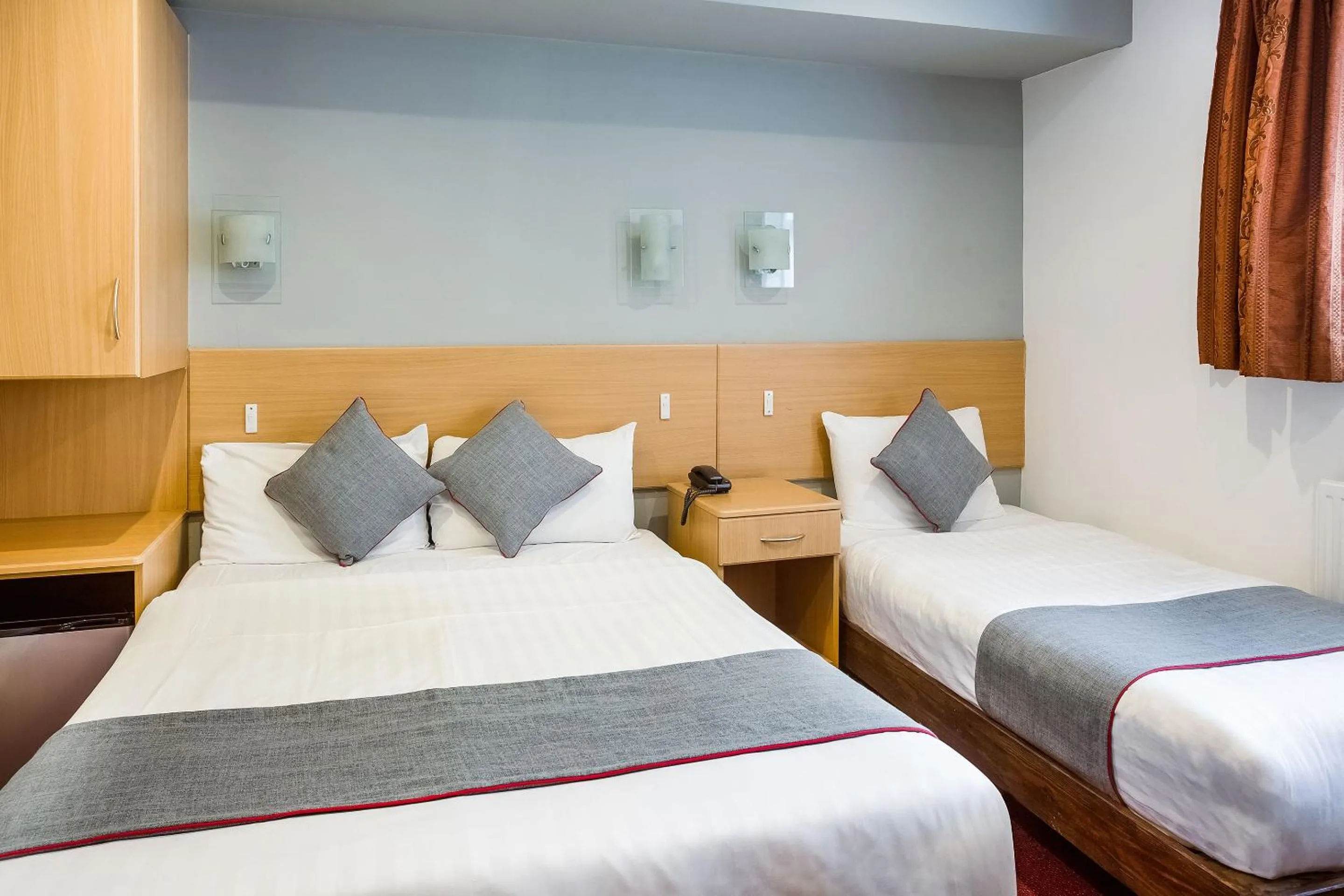 Bedroom, Bed in OYO London Guest House