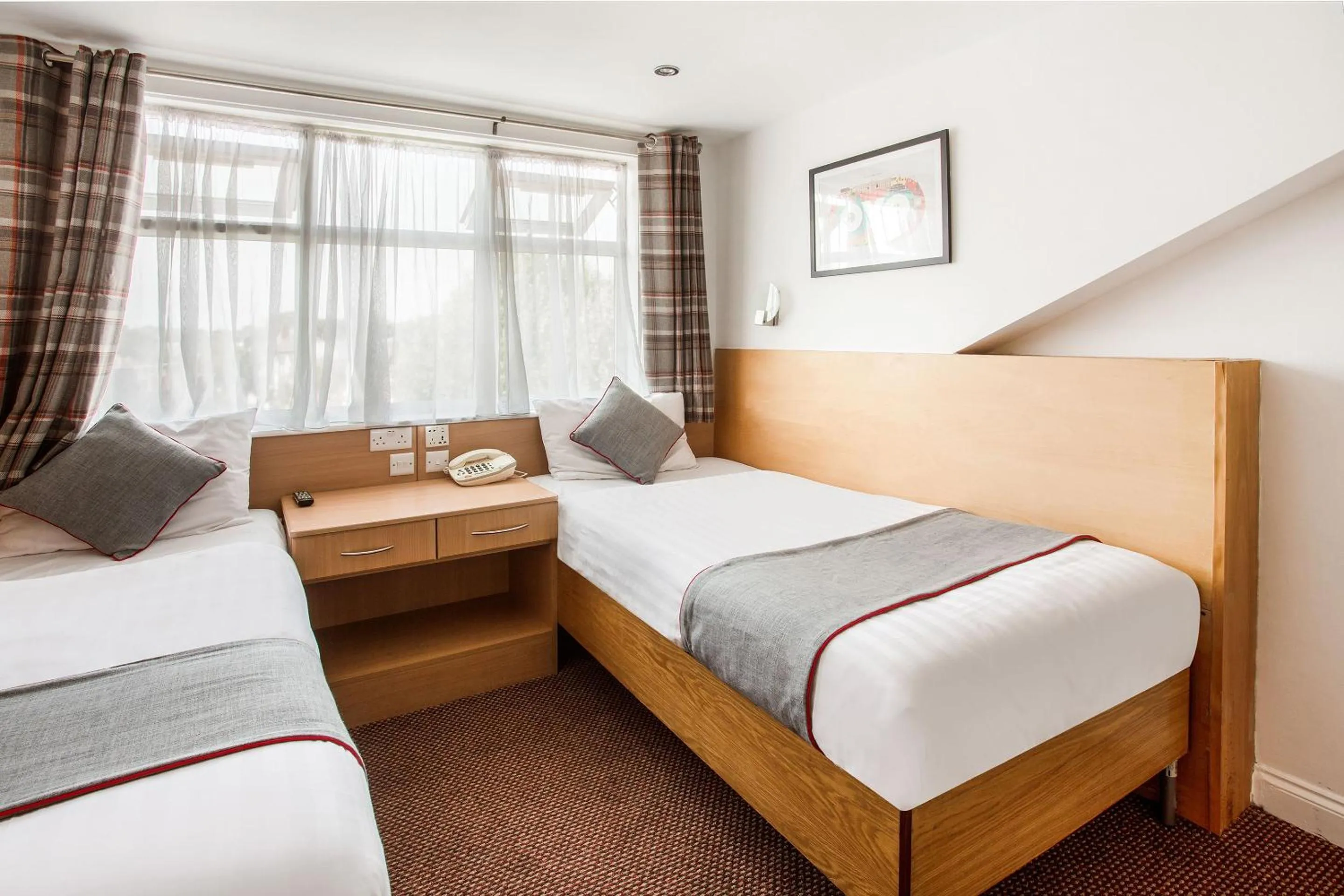 Bedroom, Bed in OYO London Guest House