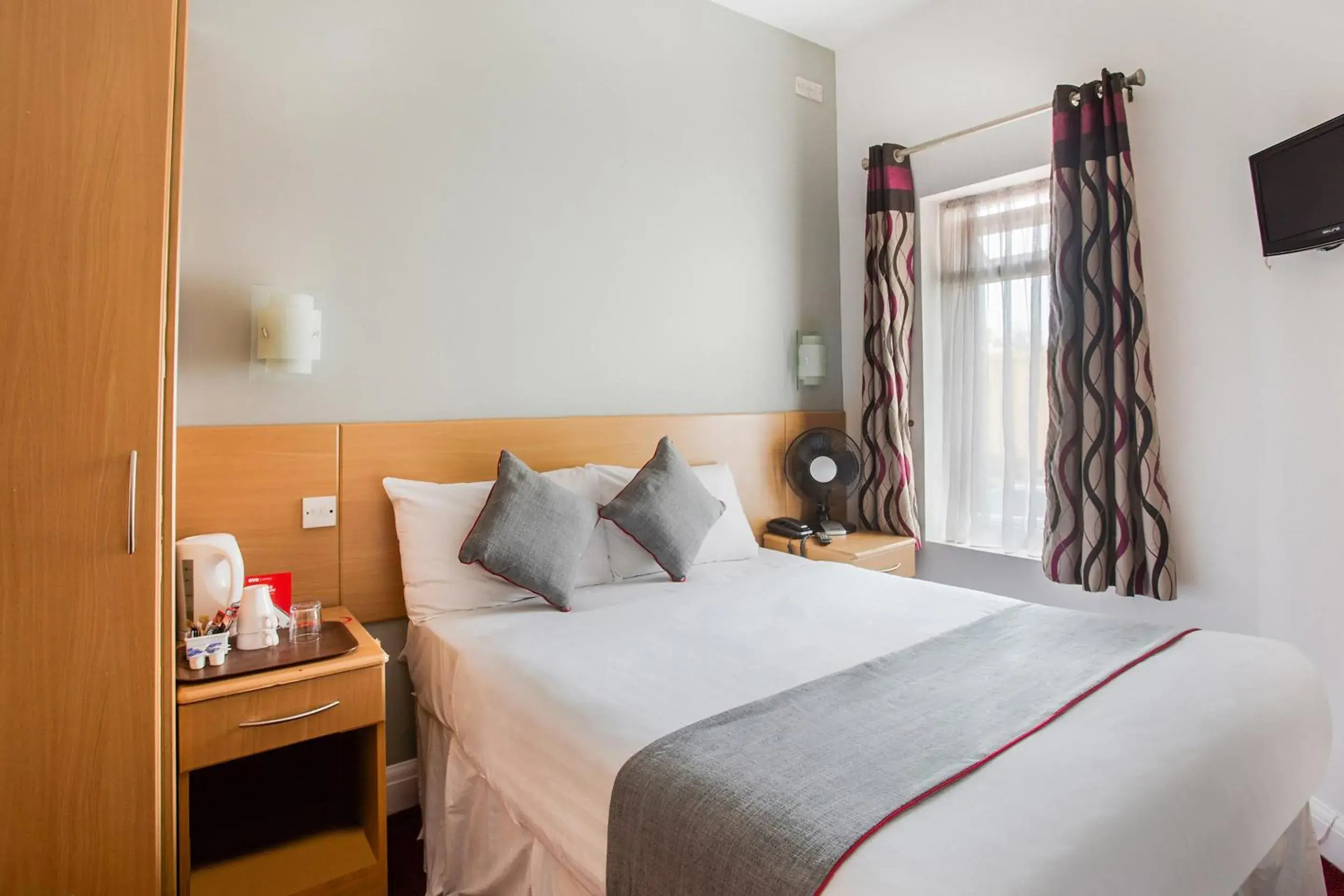 Standard Double Room in OYO London Guest House Standard Double Room in OYO London Guest House