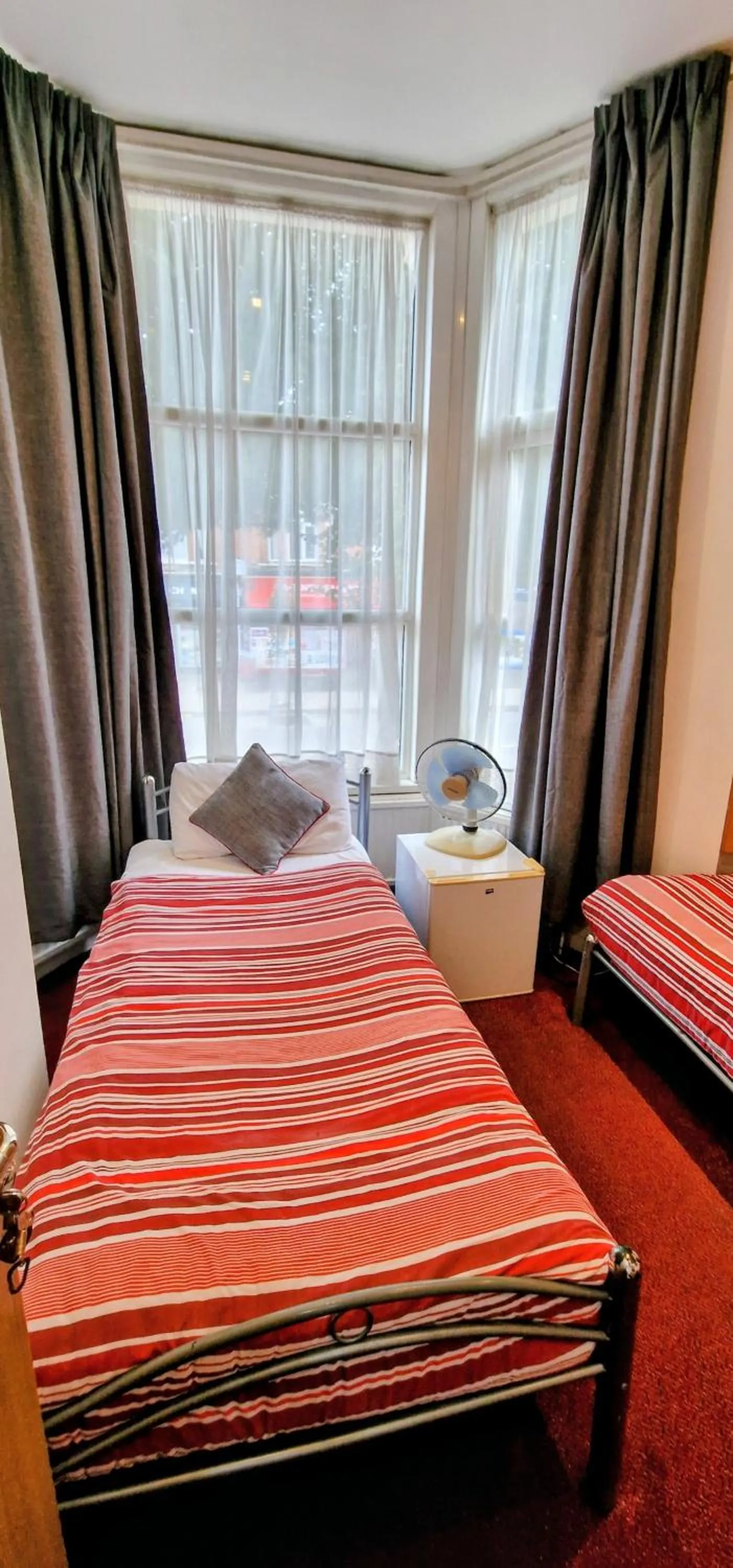 Bedroom, Bed in OYO London Guest House