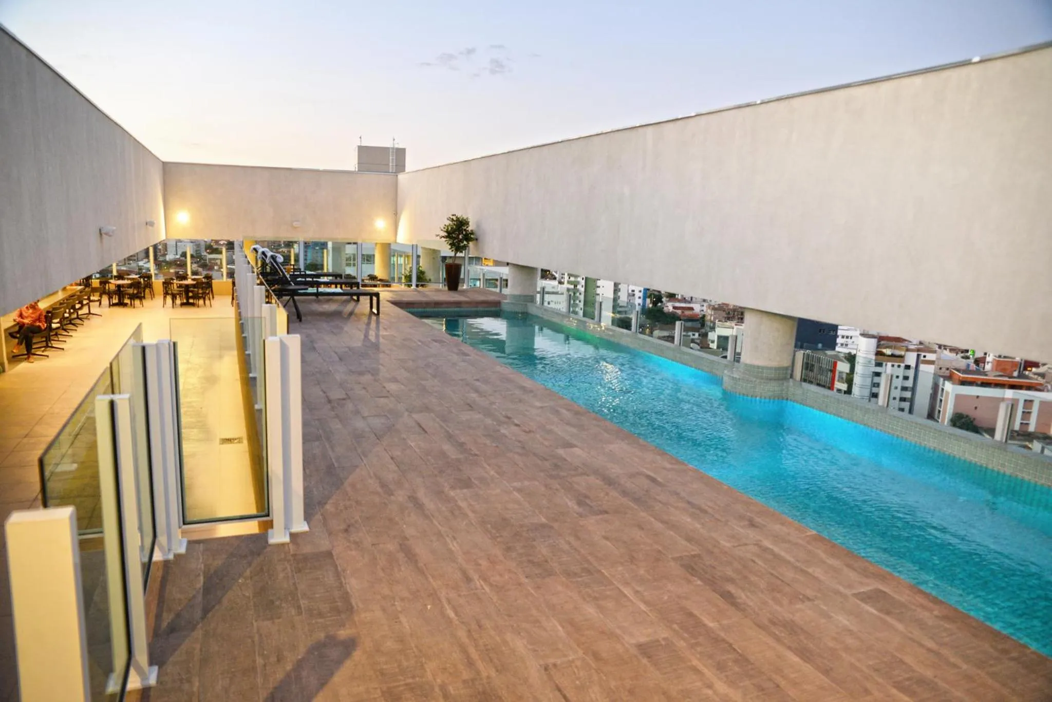 Swimming pool in Dubai Suites